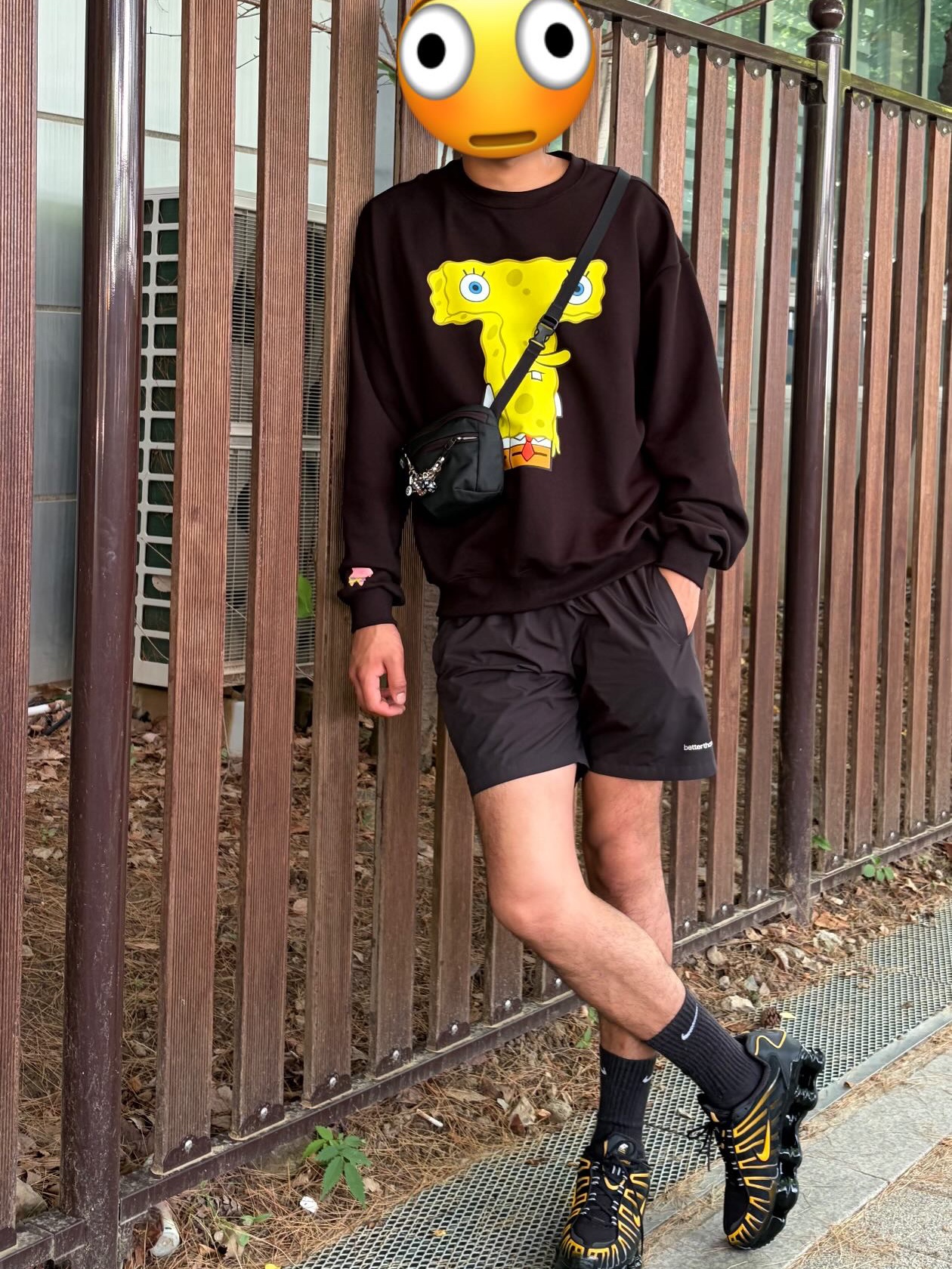 Nike Shox TL Black University Gold, Nike Everyday Lightweight Training Crew Socks Black (3 Pack/Korean Ver.) 착용 스타일 - 1