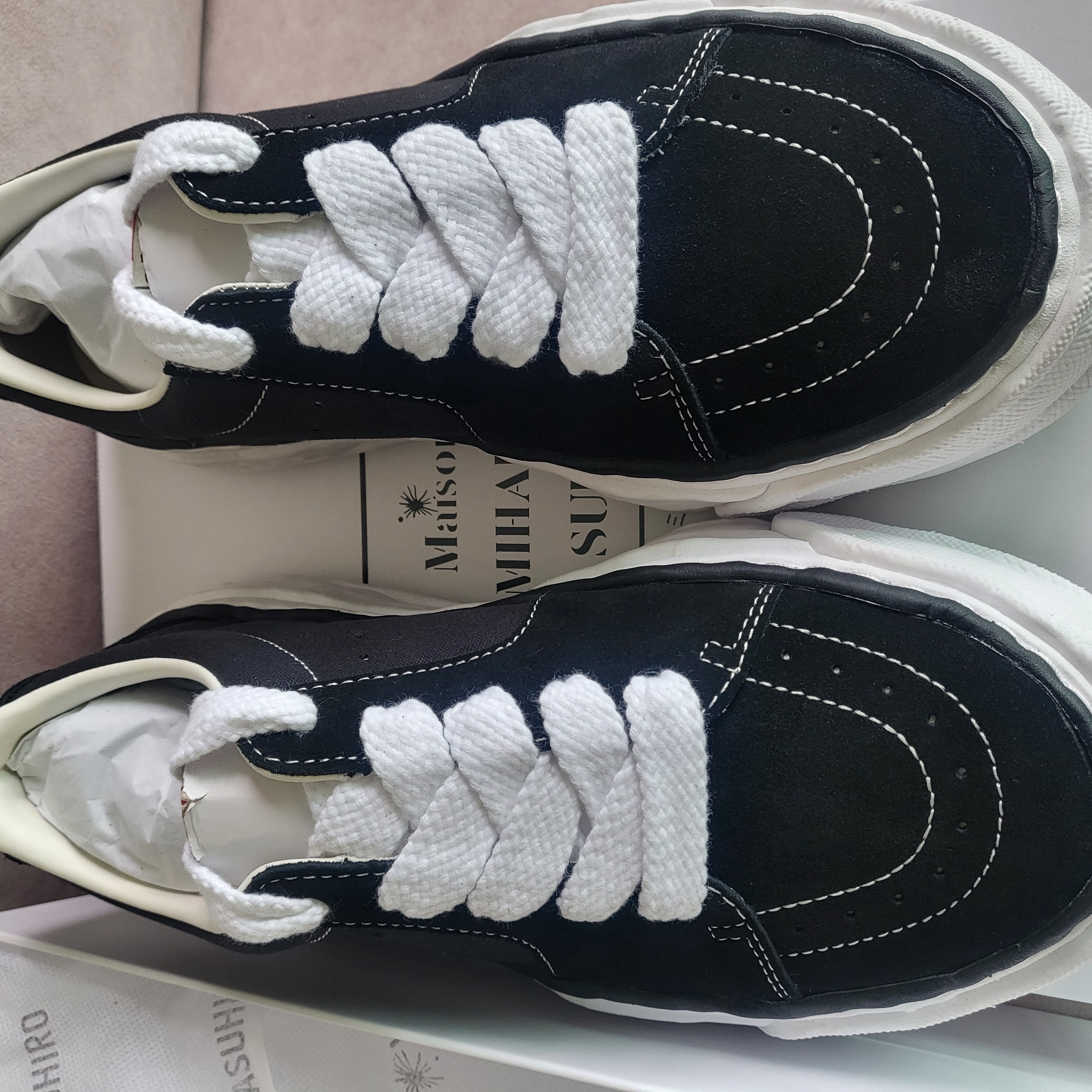 Mihara Yasuhiro Eric OG Sole Mix Material Low-Top Sneaker Black 착용 스타일 - 2