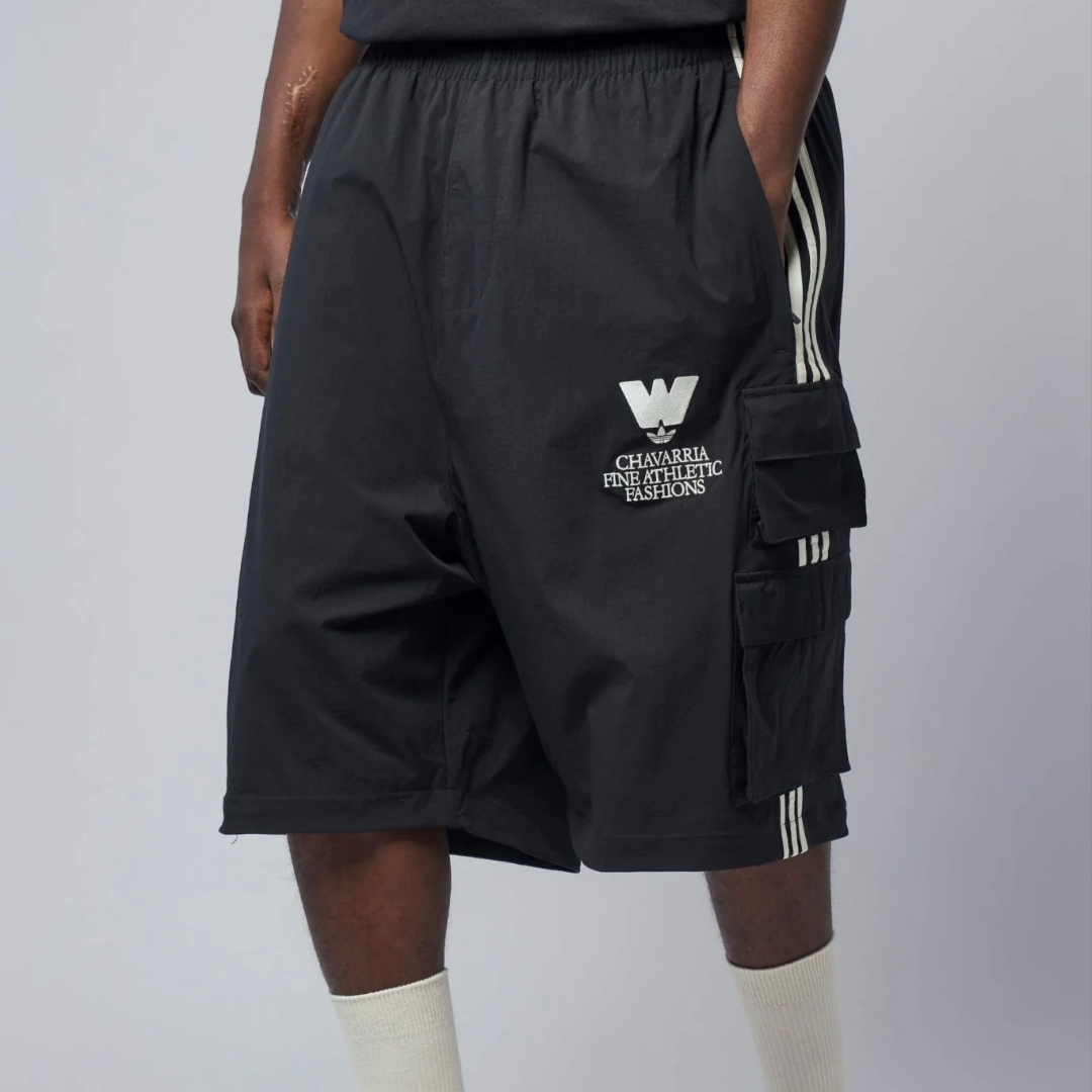Adidas x Willy Chavarria Cargo Zipper Pants Black - KR Sizing, Adidas x Willy Chavarria Logo Short Sleeve T-Shirt Black - KR Sizing 착용 스타일 - 2
