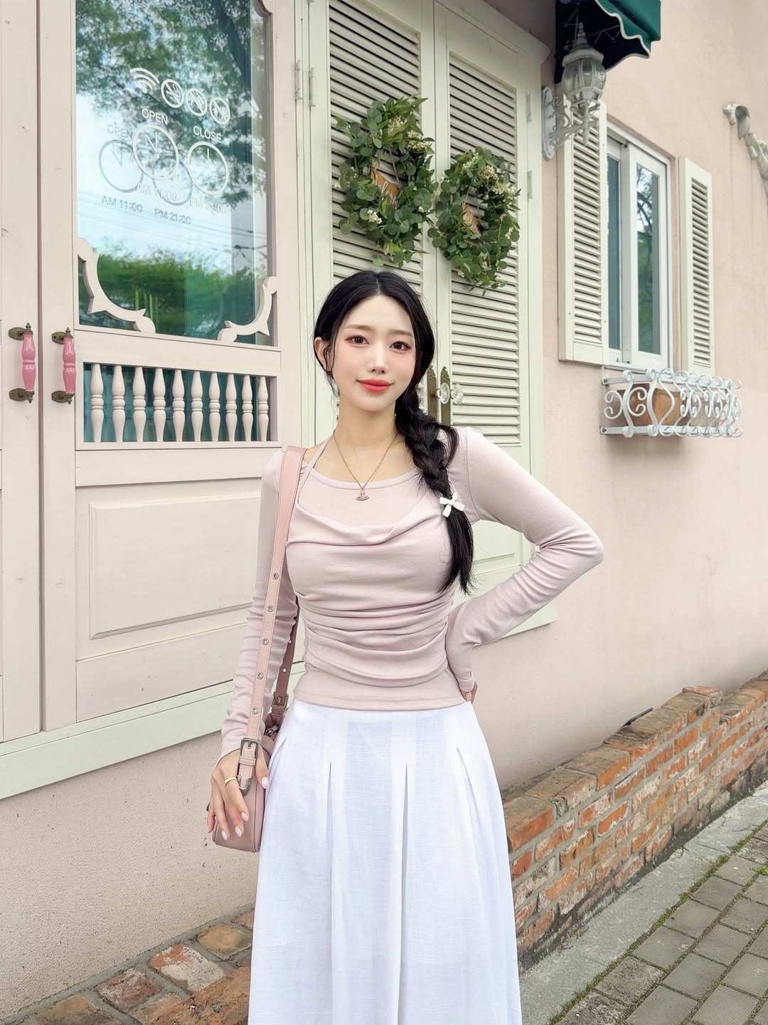 Rosefrantz Drape Layered Halter Long Sleeve [Pink] 착용 스타일 - 1