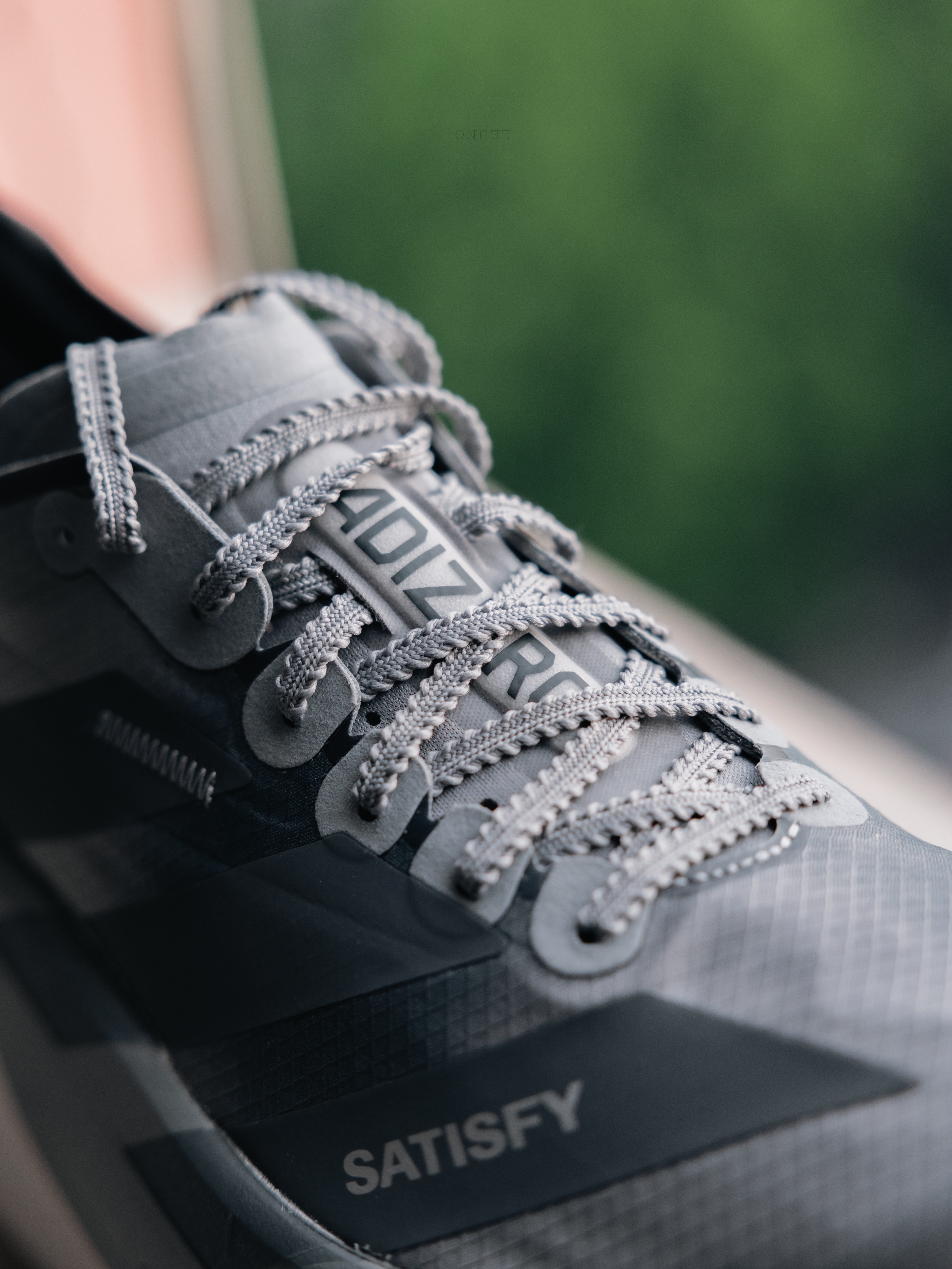 (W) Adidas x Satisfy Adizero Adios Pro 4 Core Black Night Metallic, Adidas x Satisfy Adizero Adios Pro 4 Core Black Grey Five 착용 스타일 - 5