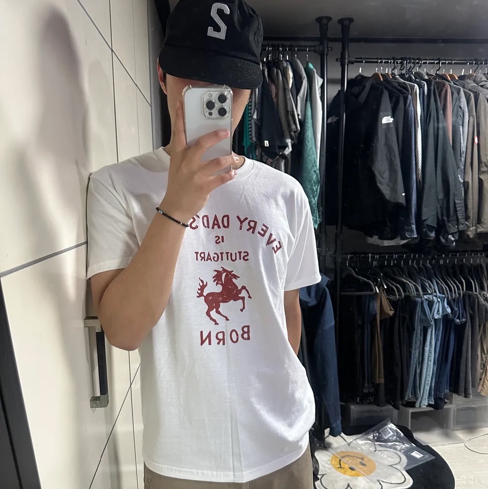 GILDAN X Vintage Collection EVERY DADS ICON T-Shirt 착용 스타일