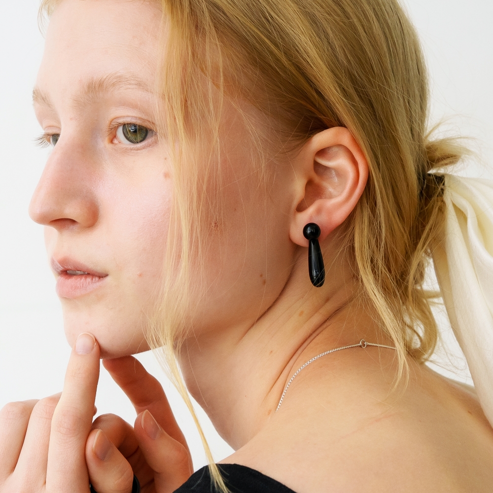 러브미몬스터 슬림 원석 드롭 귀걸이 블랙(lovememonster Slim Gem Drops Earrings BLACK) - 4