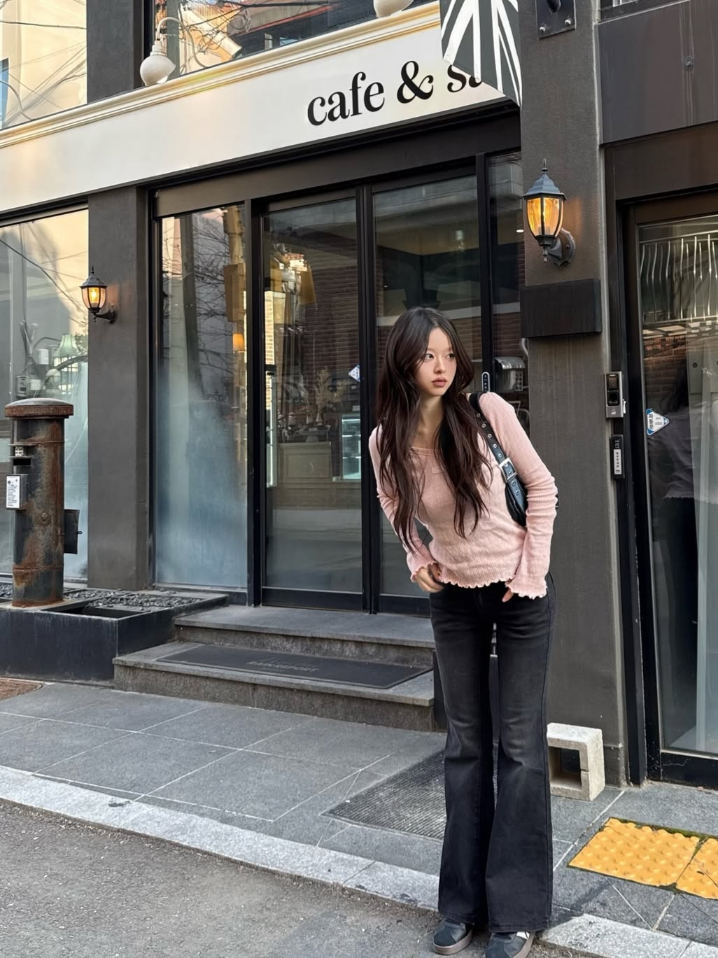 Rosefrantz Lace Label V-Neck Long Sleeve [Pink] 착용 스타일 - 4