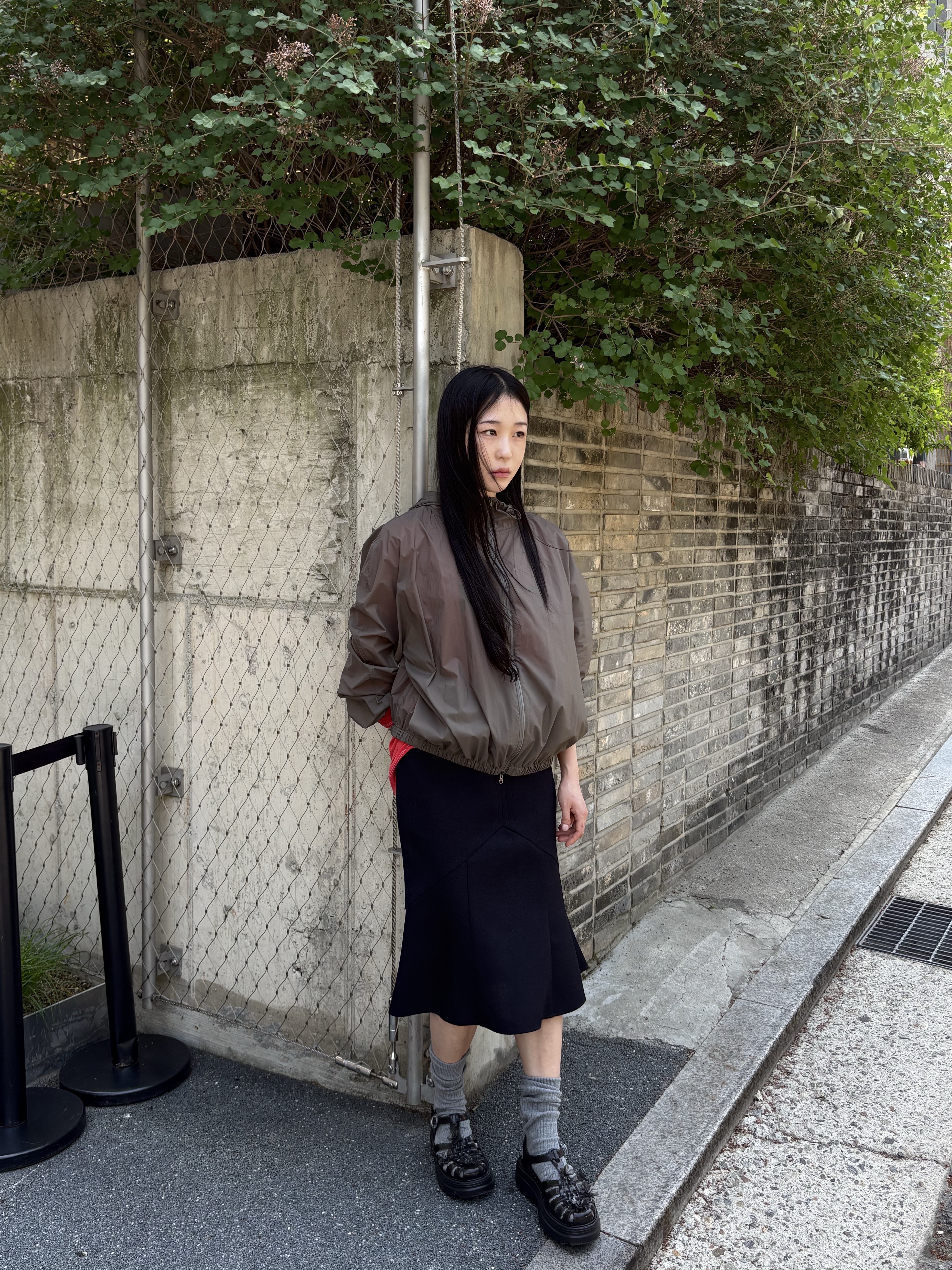 Amomento Women Nylon Raglan Hooded Jumper Khaki - 26SS, Melissa x Susan Fang Women Sakura Possession Platform Black Clear Black - 26SS 착용 스타일 - 3
