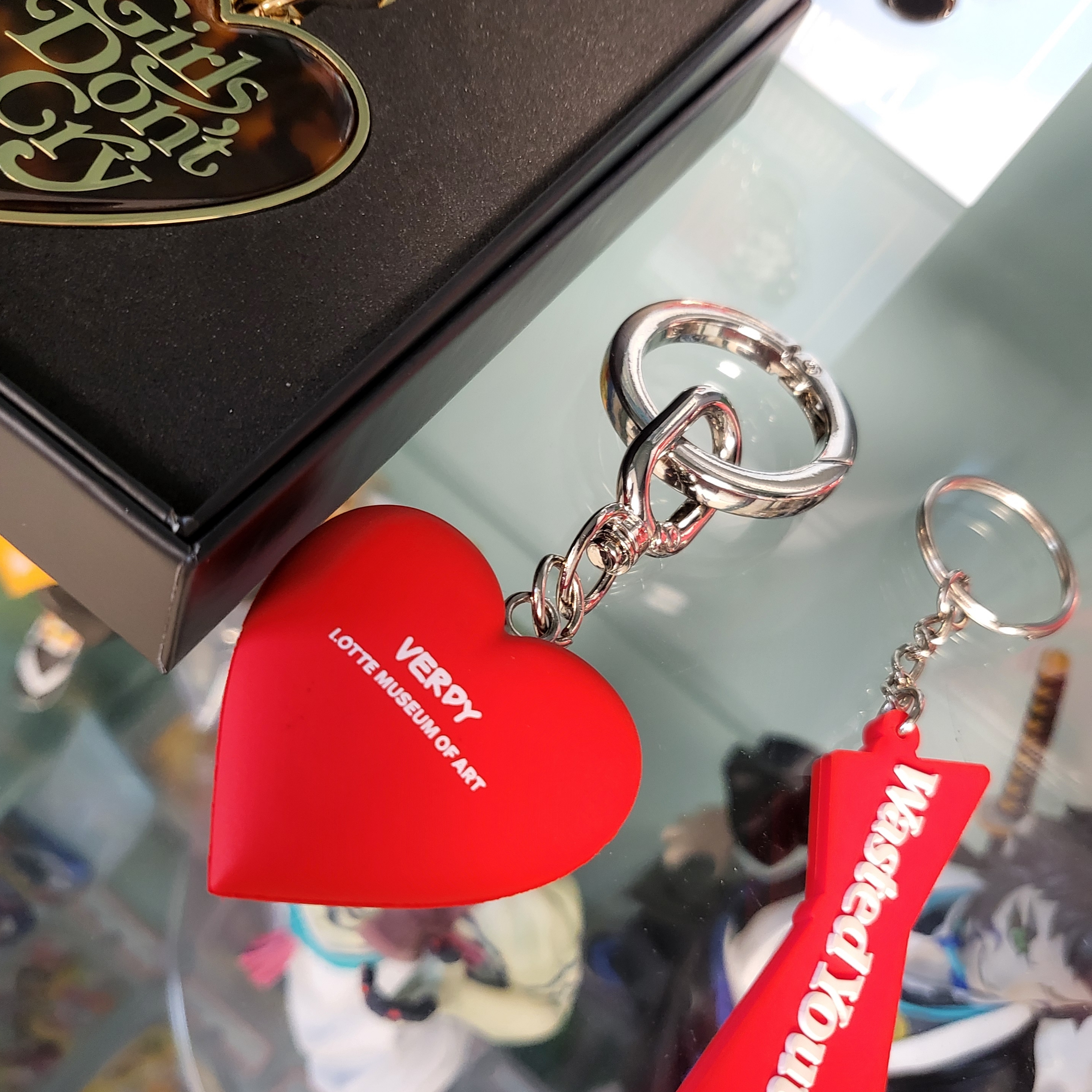 Verdy x Lotte Museum Girls Don't Cry heart Keyring 착용 스타일 - 2