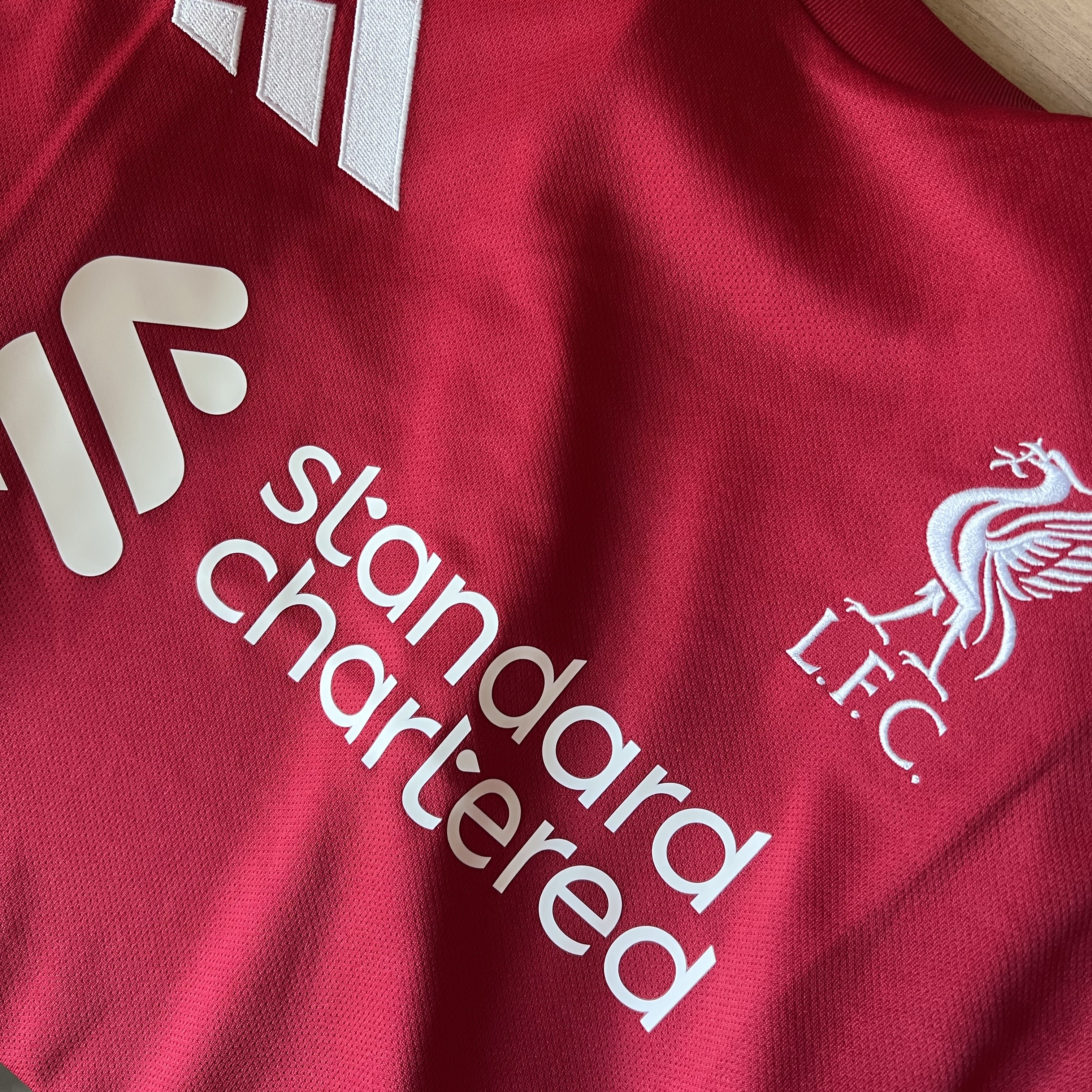Adidas Liverpool FC 2025/26 Home Jersey Strawberry Red - KR Sizing (Non Marking Ver.) 착용 스타일 - 2