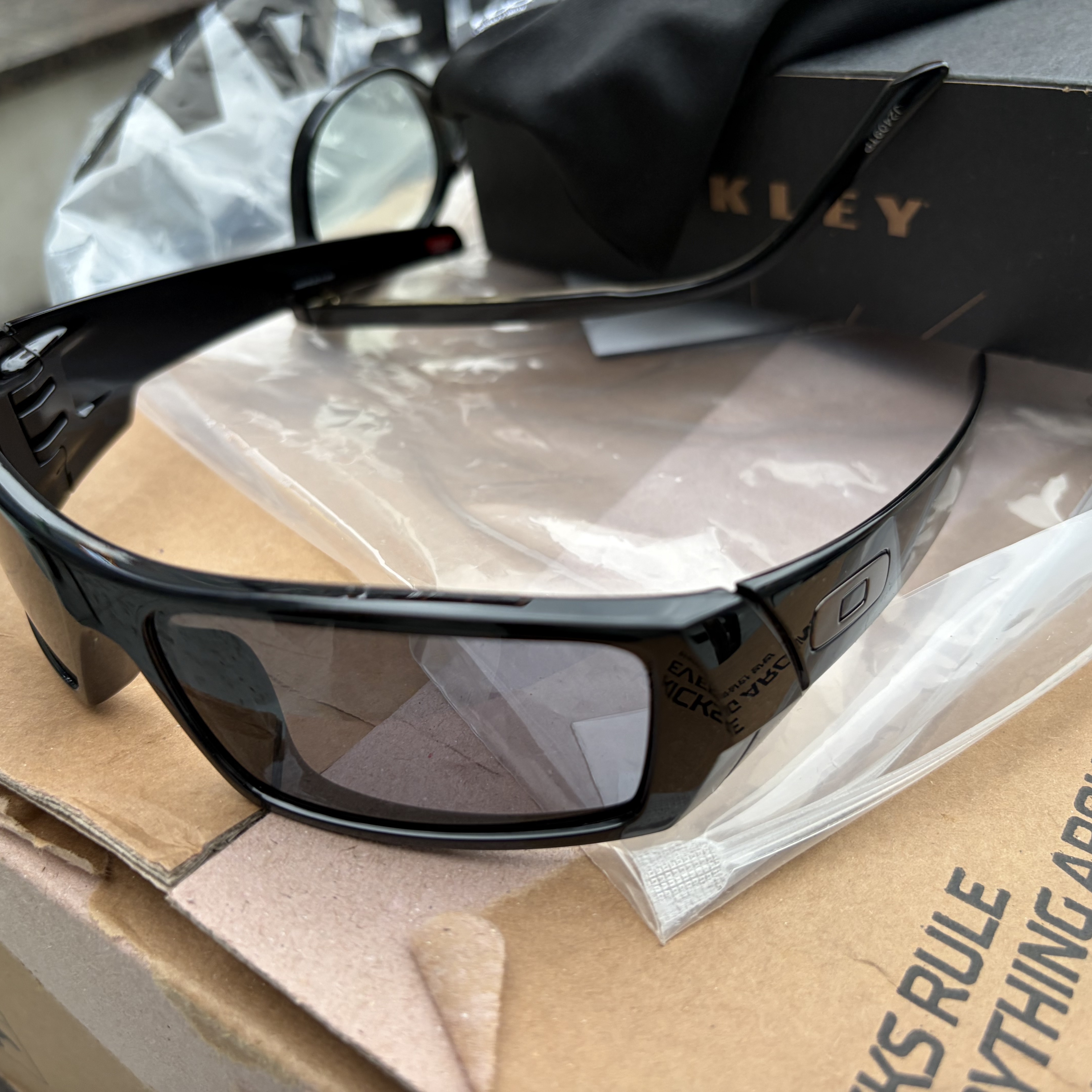 Oakley SI Gascan Polished Black Frame Grey Lenses High Bridge Fit 착용 스타일 - 1