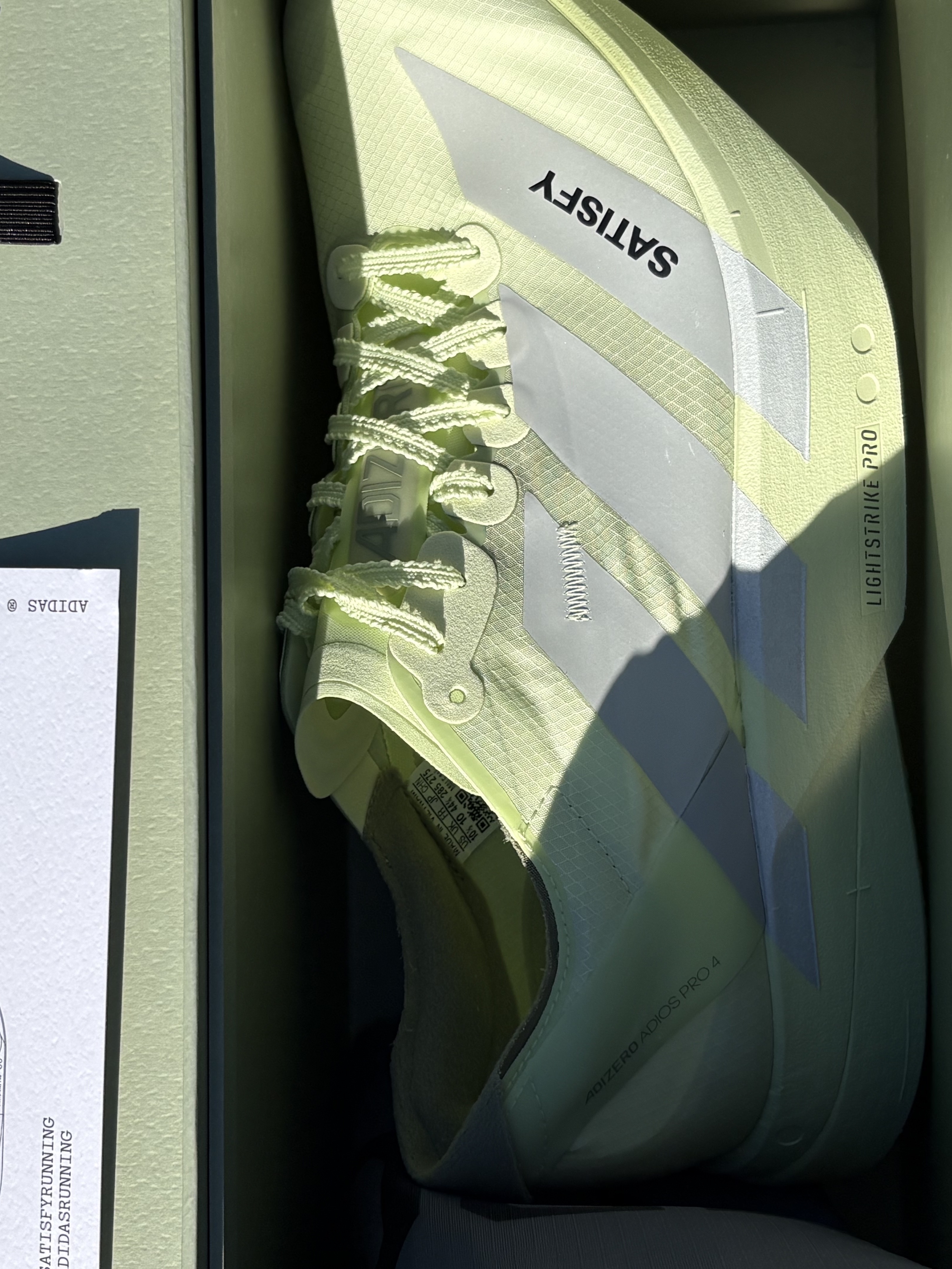 Adidas x Satisfy Adizero Adios Pro 4 Tent Green Matte Silver 착용 스타일 - 2