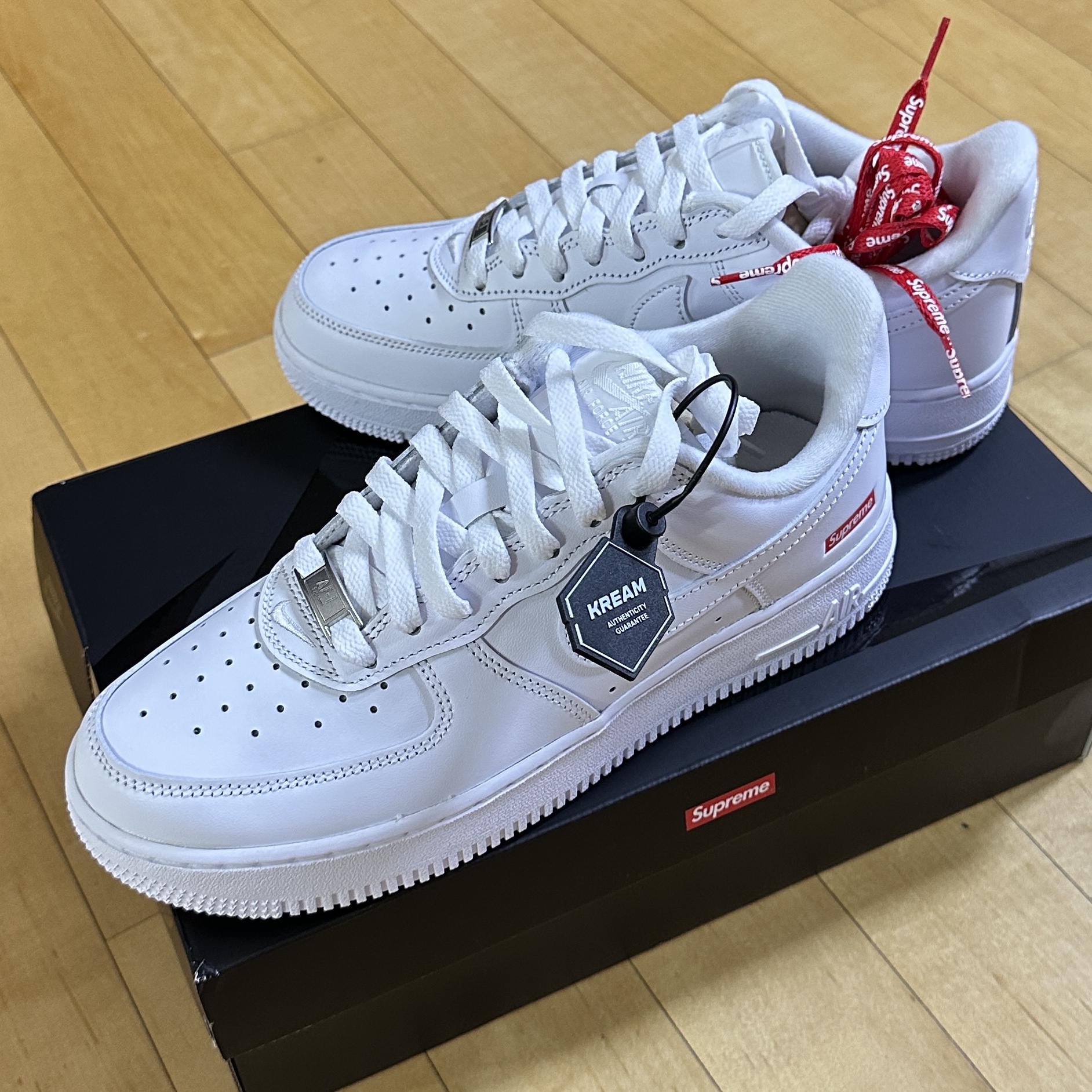 Nike x Supreme Air Force 1 Low White 착용 스타일 - 2