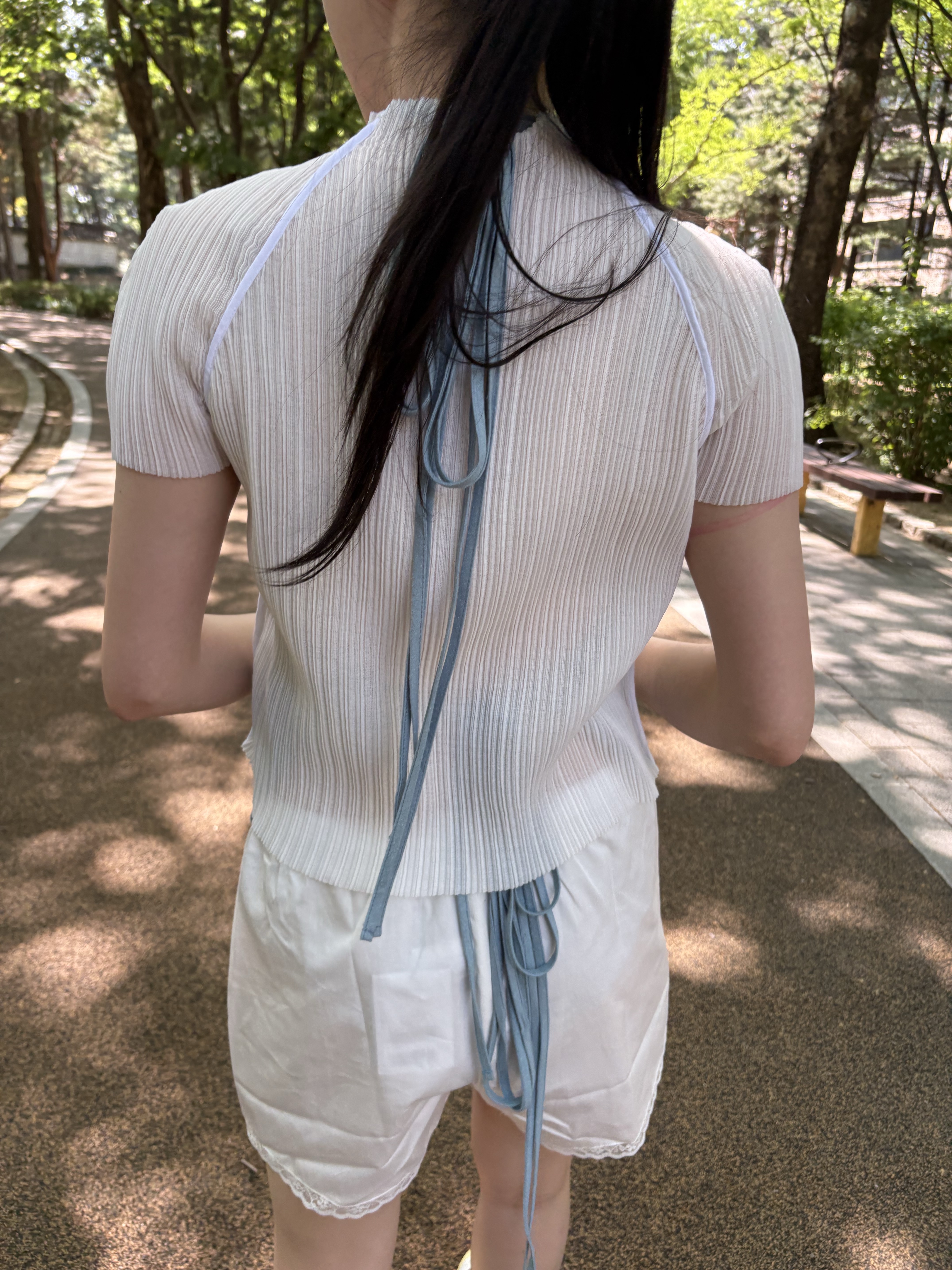 Amomento Women Pleats Raglan Top White - 26SS, Baserange Women Mar Top Seri Blue - 26SS 착용 스타일 - 3