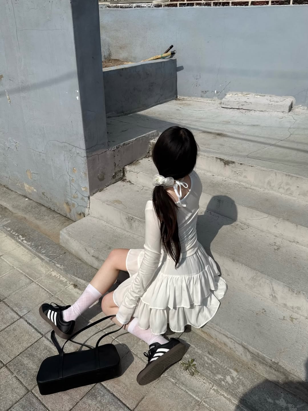 Rosefrantz Drape Layered Halter Long Sleeve [Ivory] 착용 스타일 - 7
