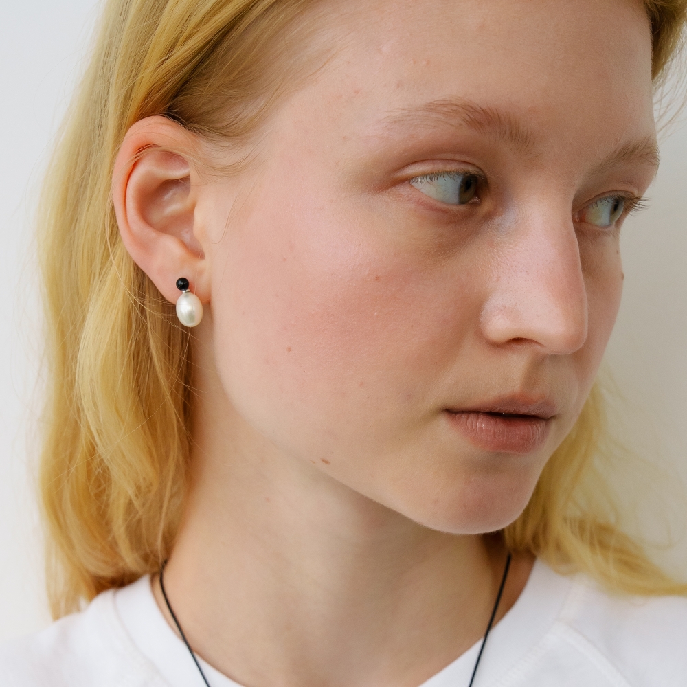 러브미몬스터 에그 펄 드롭 귀걸이 블랙(lovememonster Egg Pearl Drops Earrings BLACK) - 3
