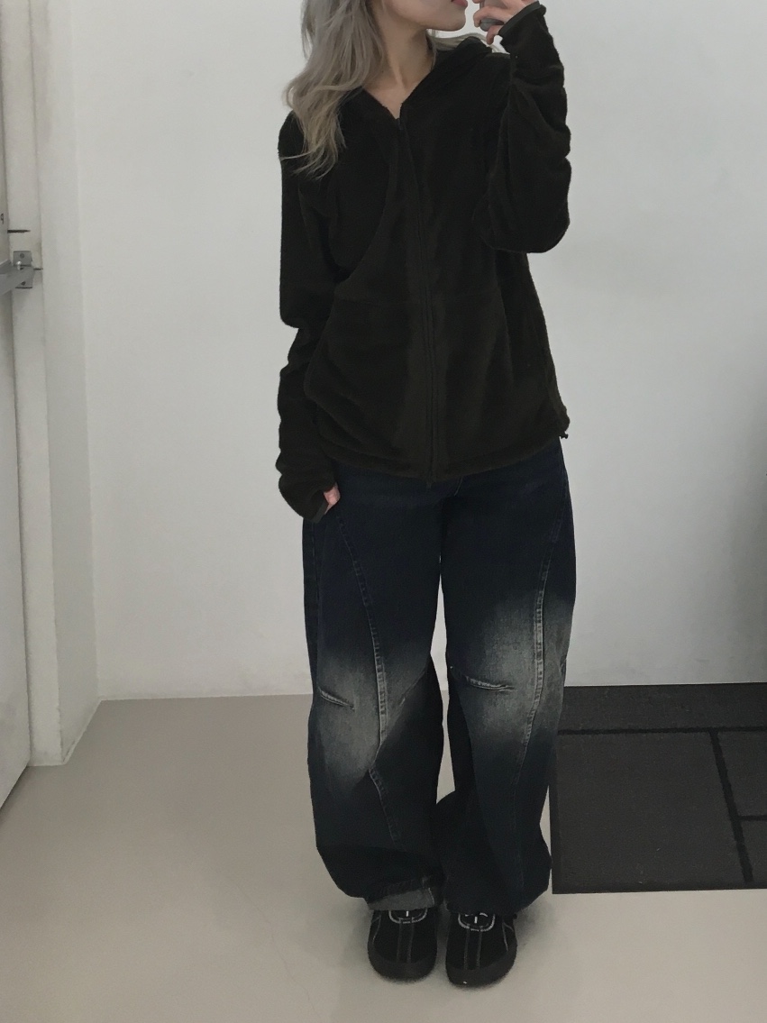Hatchingroom Fuzzy Mesh Hoodie Khaki 착용 스타일