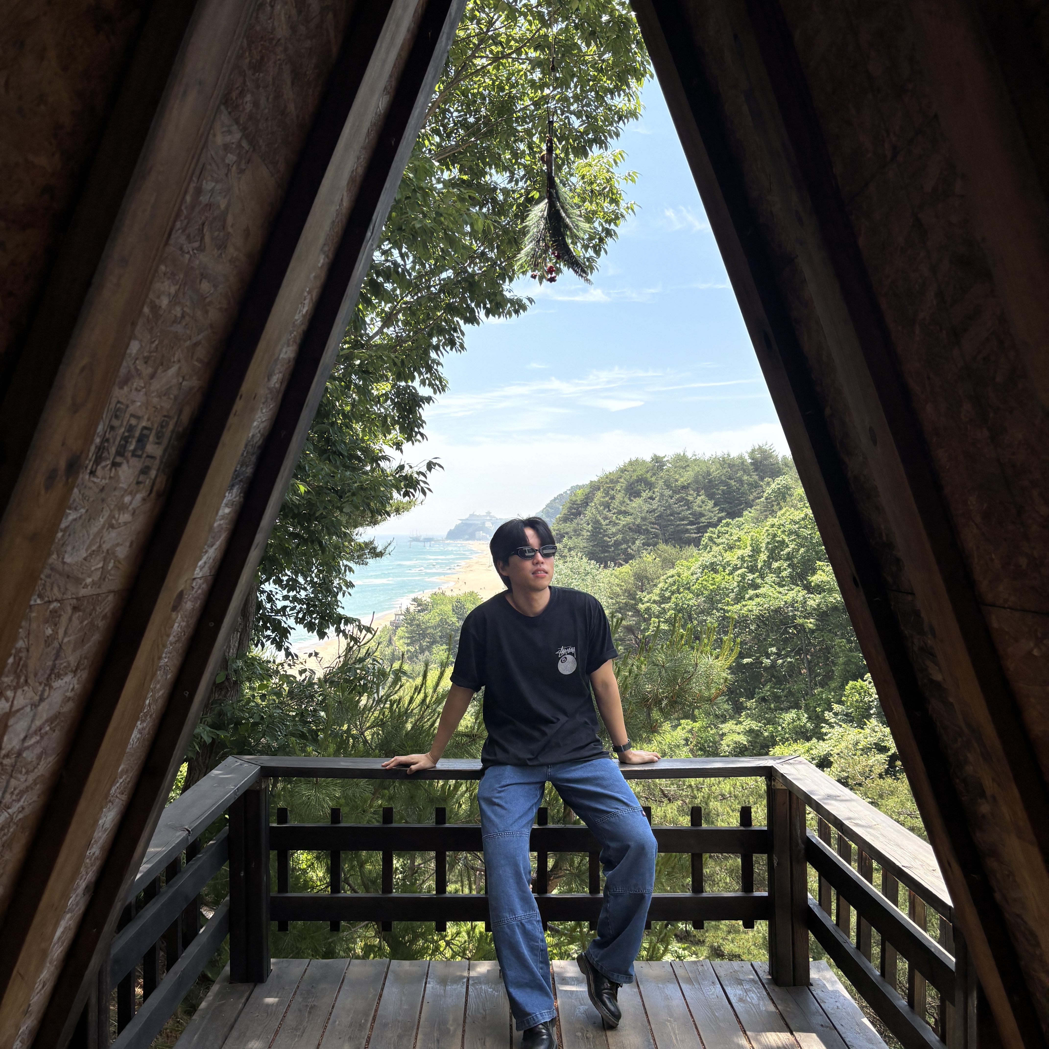 Stussy 8 Ball Pigment Dyed T-Shirt Black, Dickies Loose Fit Double Knee Jeans Stonewashed Indigo Blue 착용 스타일 - 1