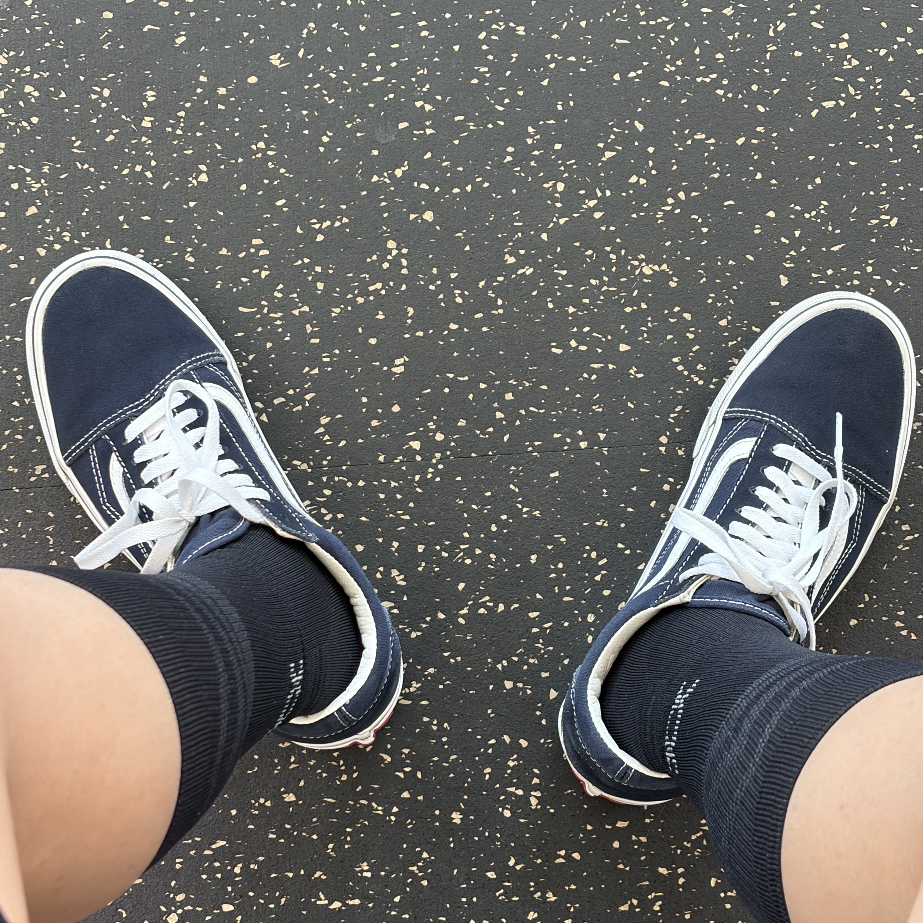 Vans ComfyCush Old Skool Black True white 착용 스타일 - 5