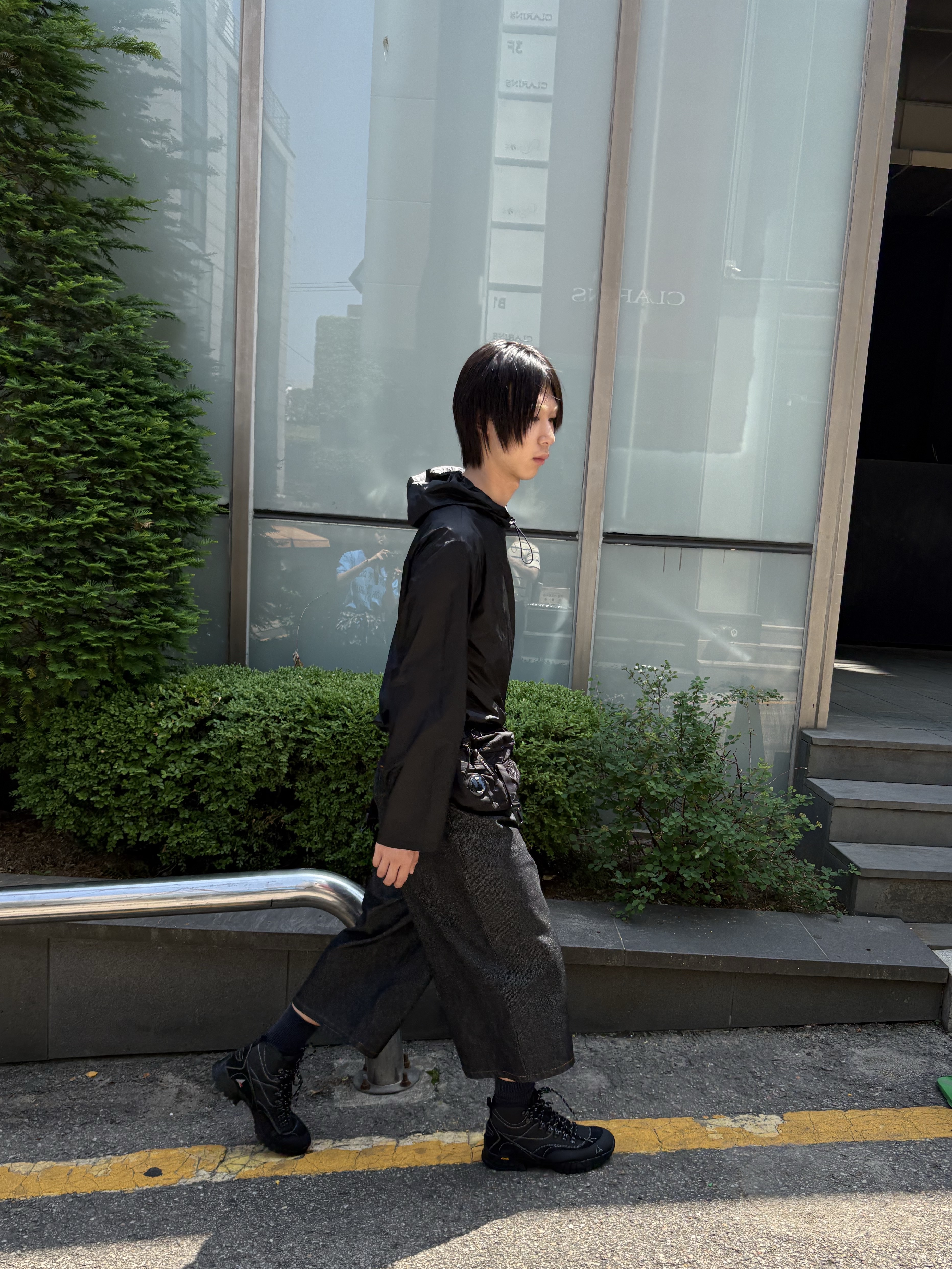 C.P. Company Nylon B Lens Waistbag Black - 26SS, ROA Andreas Raw Black - 26SS 착용 스타일 - 3