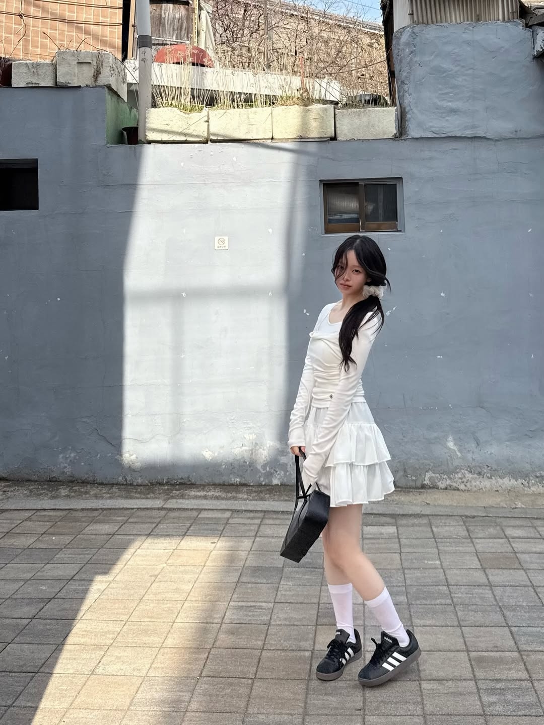Rosefrantz Drape Layered Halter Long Sleeve [Ivory] 착용 스타일 - 5