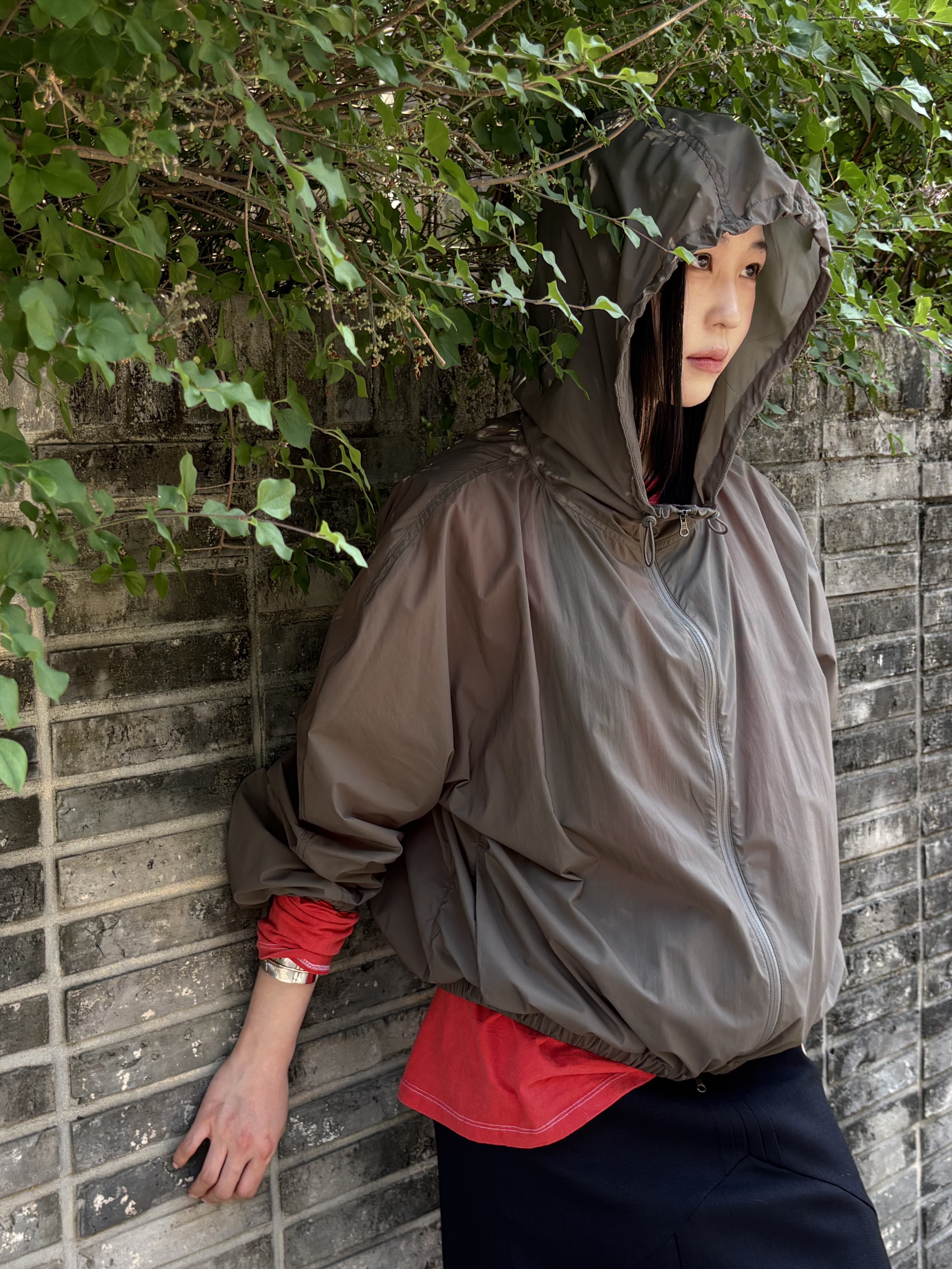 Amomento Women Nylon Raglan Hooded Jumper Khaki - 26SS, Melissa x Susan Fang Women Sakura Possession Platform Black Clear Black - 26SS 착용 스타일 - 2