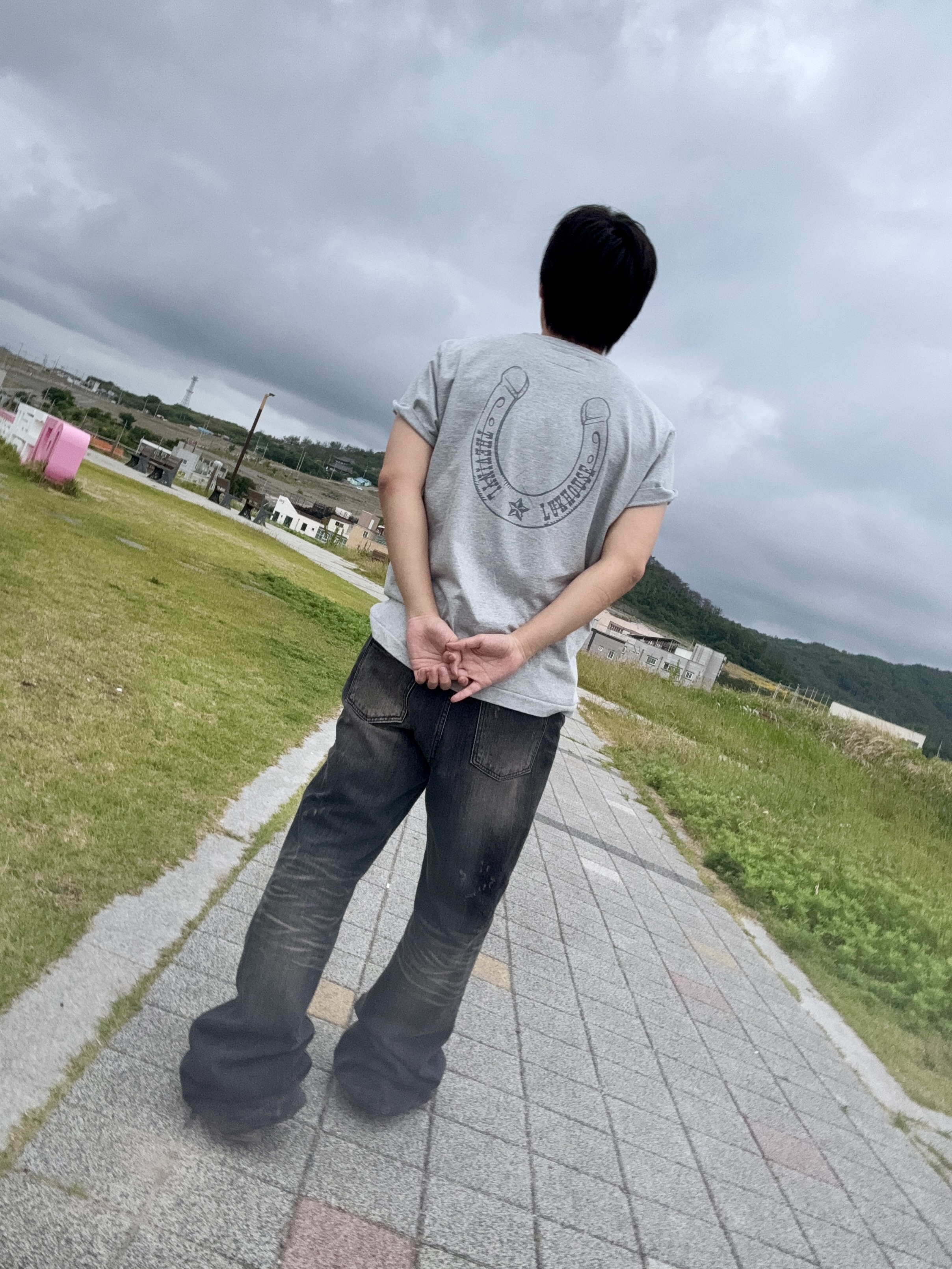 Thevinylhouse Lucky House Tee Grey, Salomon x Rier XA Mid GTX Argile 착용 스타일 - 3