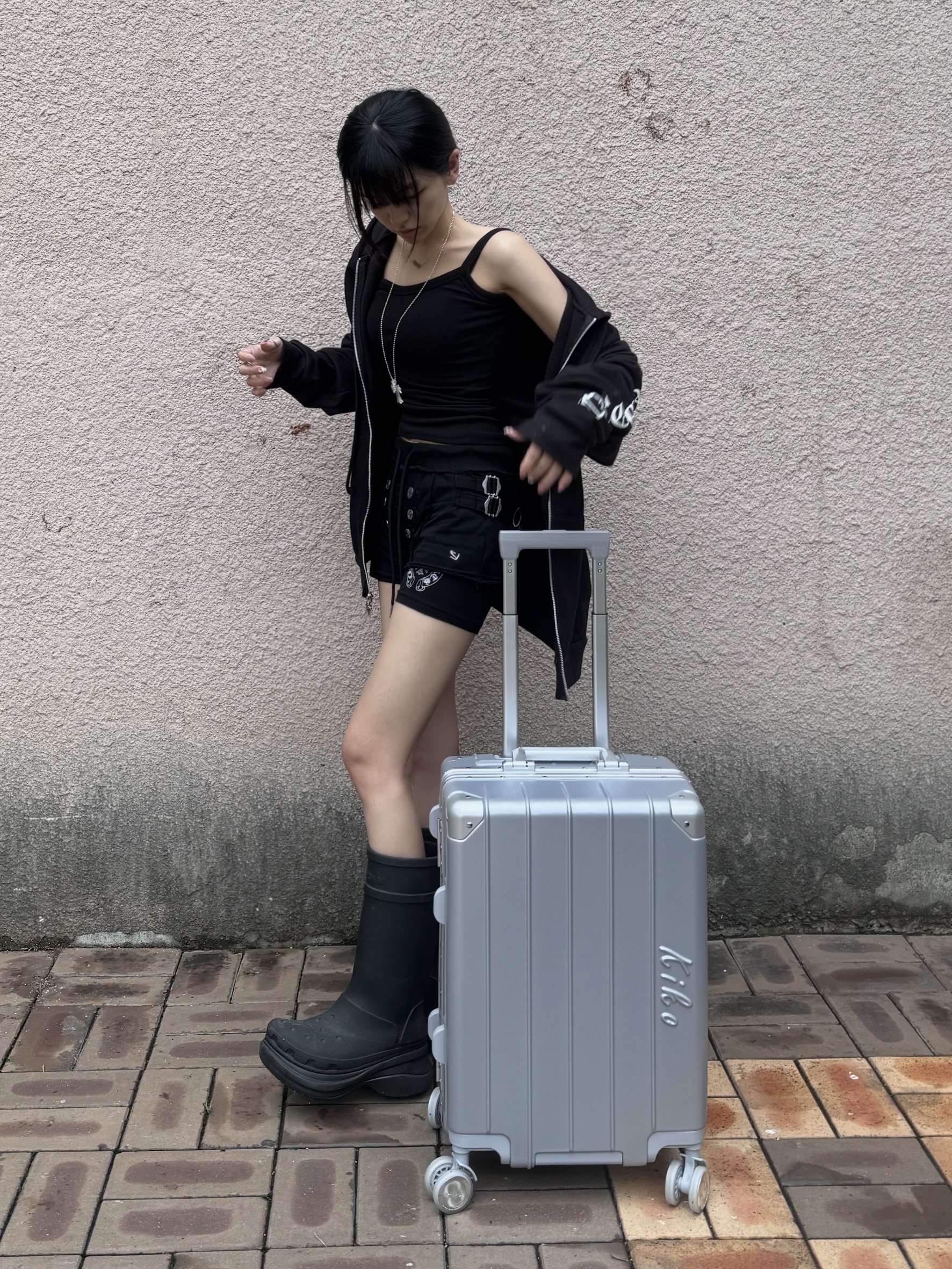 Balenciaga x Crocs Rubber Boot Black 착용 스타일