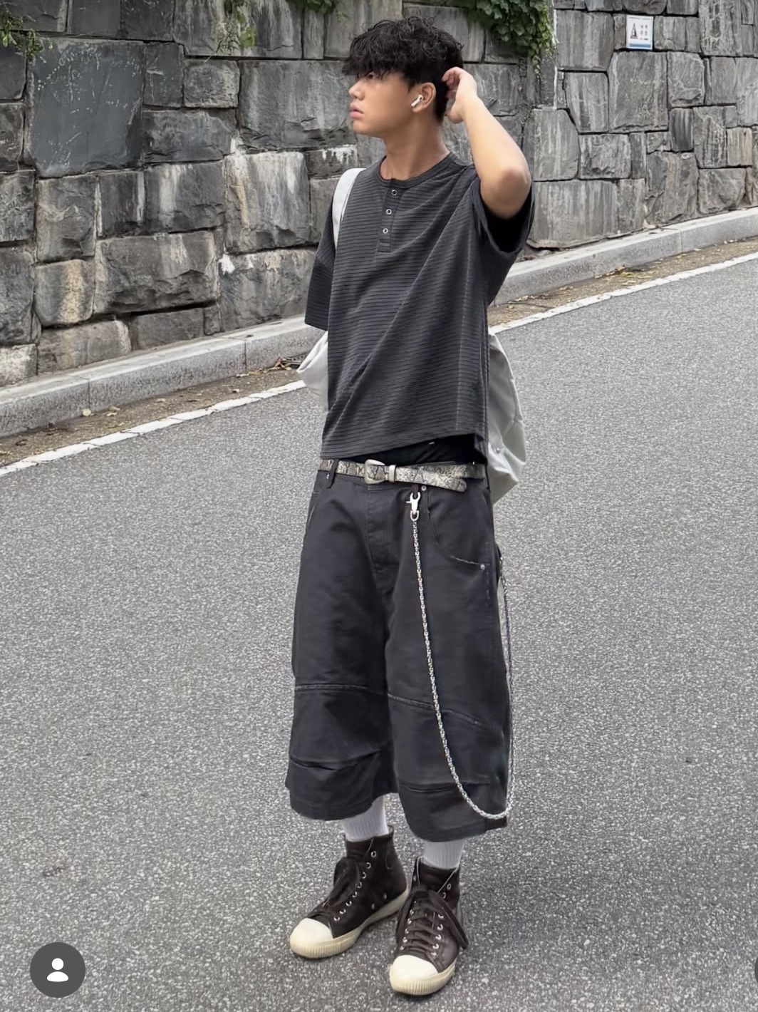 AX CONNECTION Light Snake Texture Belt Beige 착용 스타일