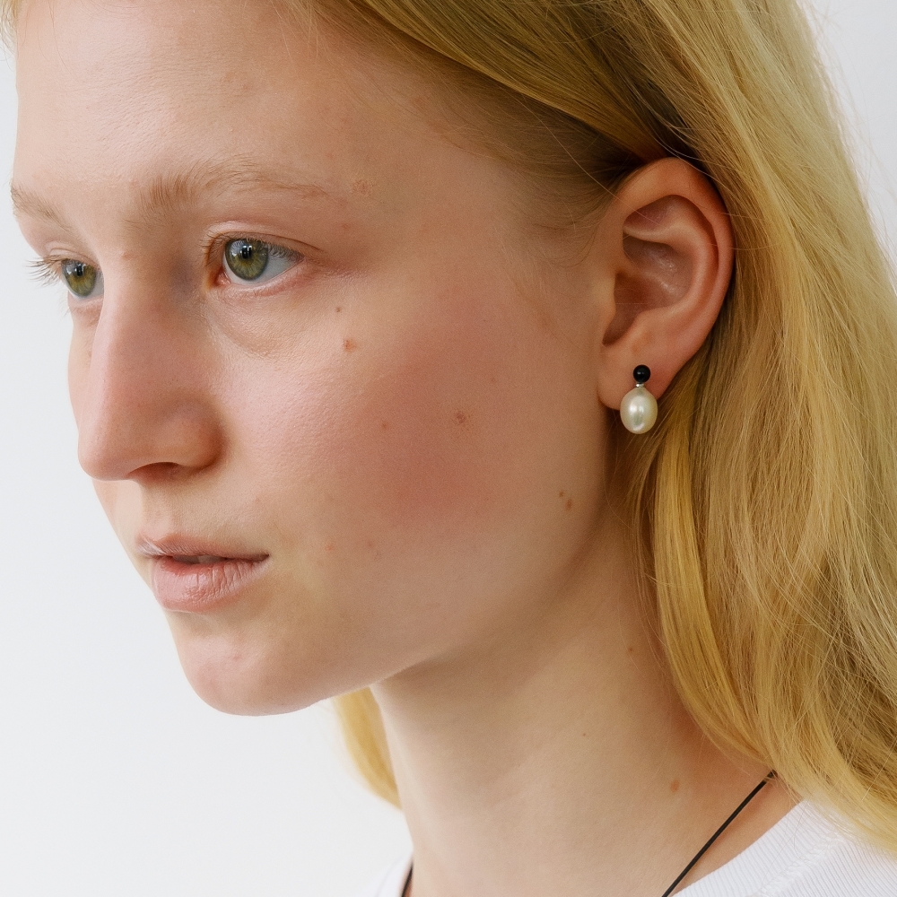러브미몬스터 에그 펄 드롭 귀걸이 블랙(lovememonster Egg Pearl Drops Earrings BLACK) - 2