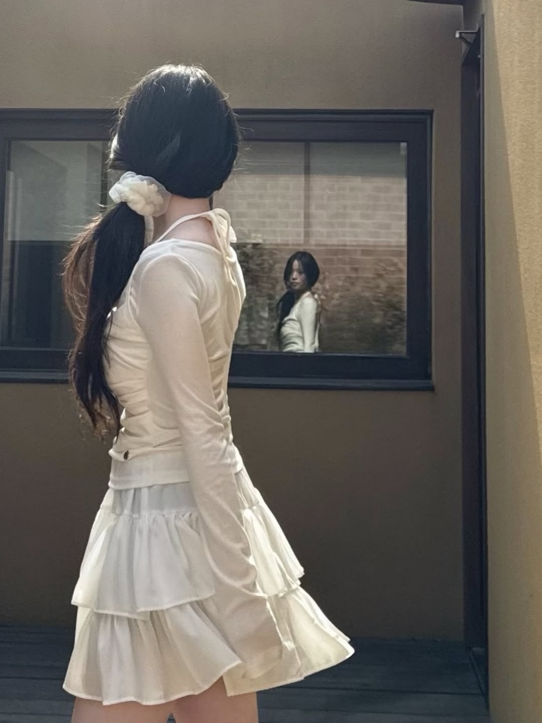 Rosefrantz Drape Layered Halter Long Sleeve [Ivory] 착용 스타일 - 4