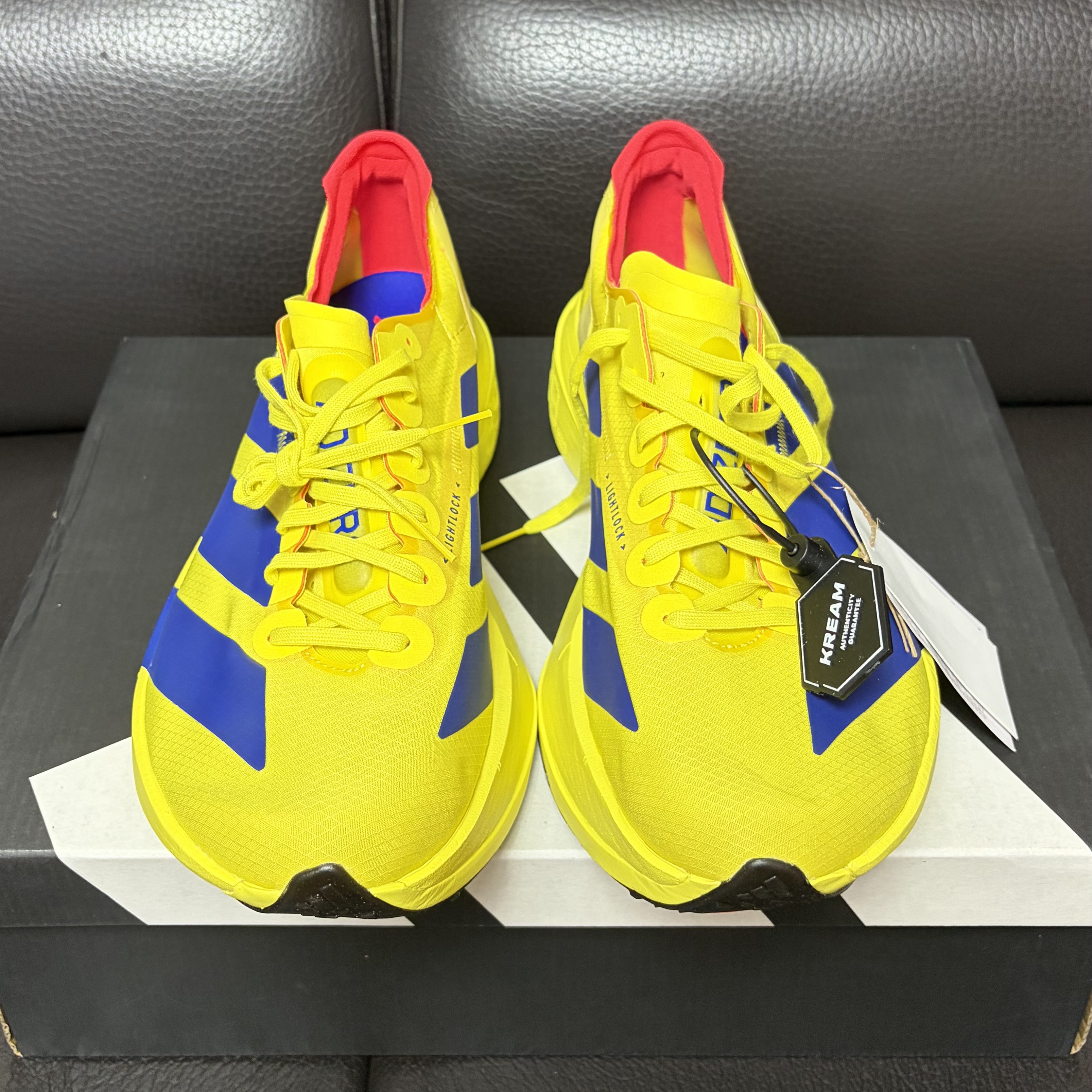 Adidas Adizero Adios Pro 4 Pure Sulfur Lucid Blue 착용 스타일
