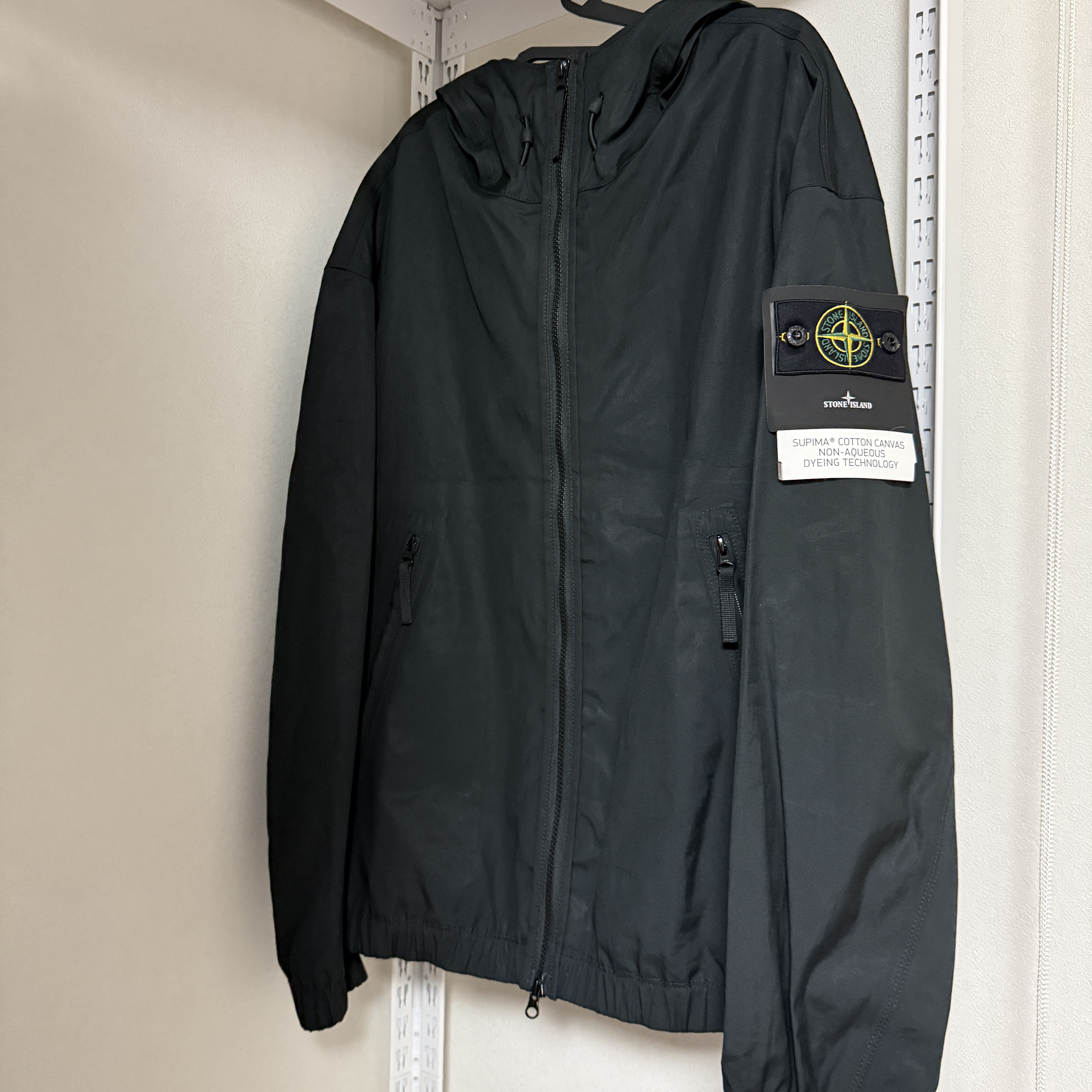 Stone Island 4100079 Supima Cotton Canvas Hooded Jacket Black - 25SS 착용 스타일