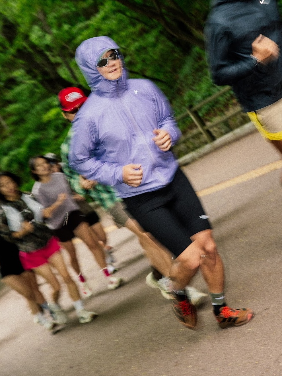 On Running x Post Archive Faction (Paf) Cloudmonster 2 Vapor Frost, Optimistic Runners Glossy Ripstop Shorts Light Grey 착용 스타일 - 3