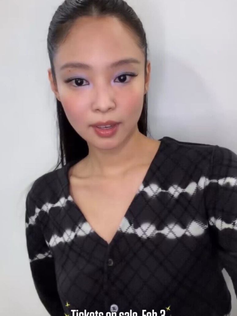 Perverze Women Dip Dye Check Knit Cardigan Black - 26SS 착용 스타일