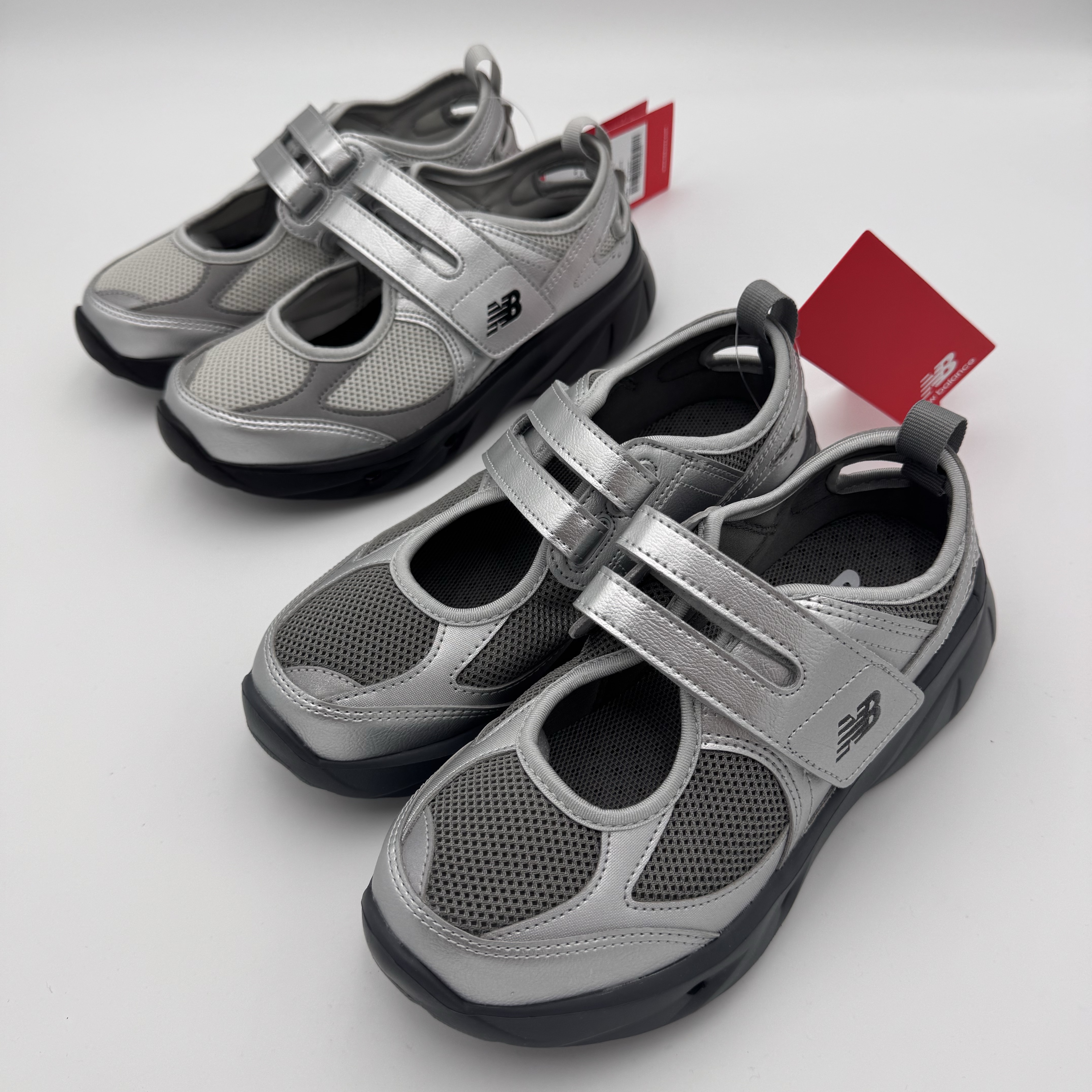 (W) New Balance Breeze SD2202 Metalic Silver, (W) New Balance Breeze SD2202 Silver 착용 스타일