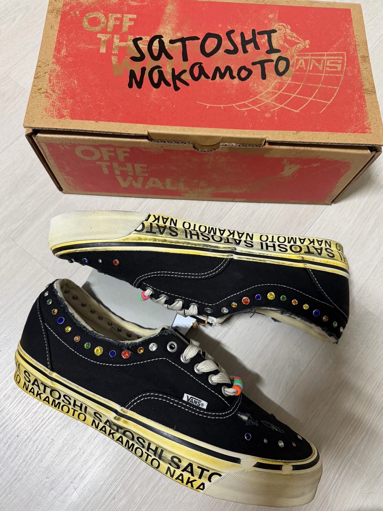 Vans x Satoshi Nakamoto OTW Era 95 Gems Black 착용 스타일 - 2