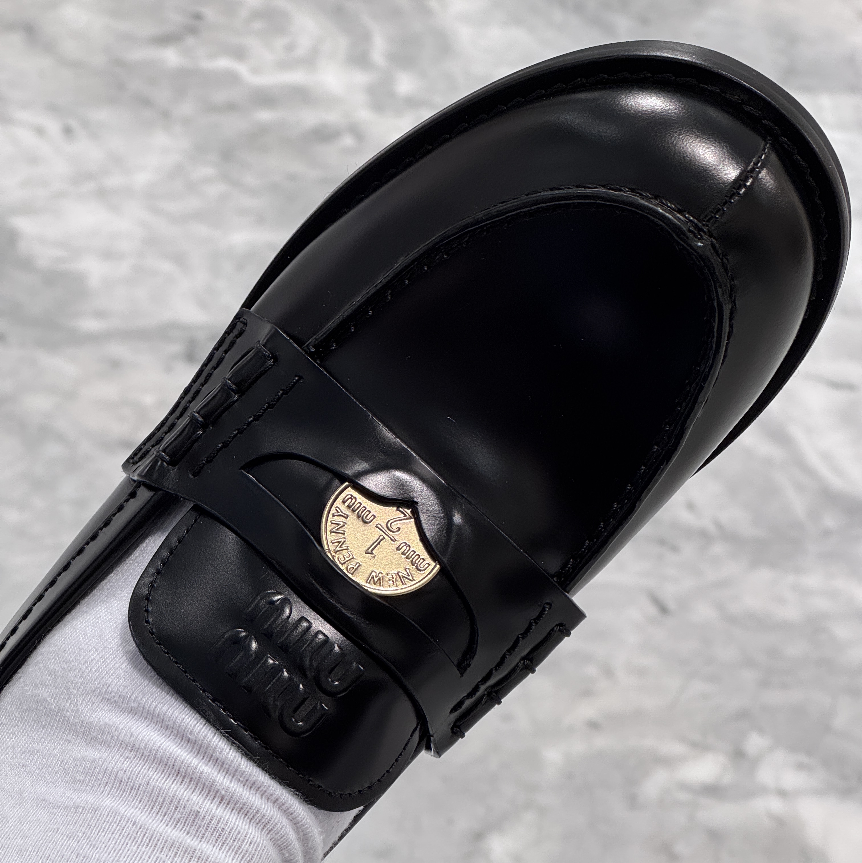 (W) Miu Miu Leather Penny Loafers Black 착용 스타일