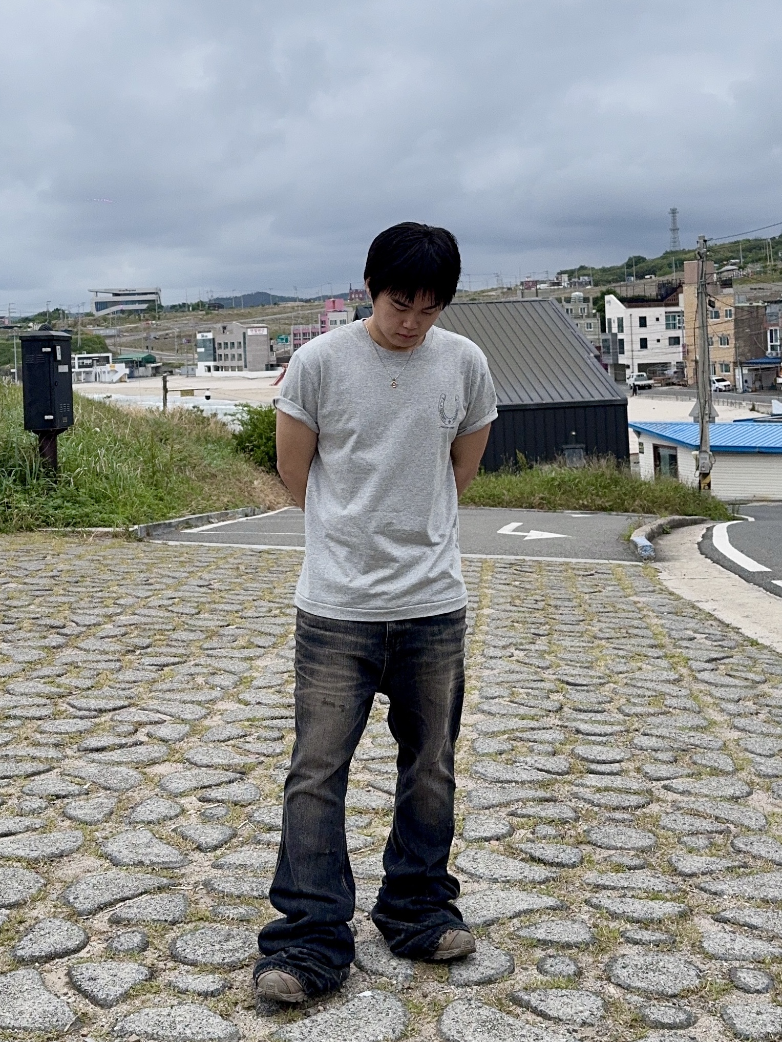 Thevinylhouse Lucky House Tee Grey, Salomon x Rier XA Mid GTX Argile 착용 스타일 - 2