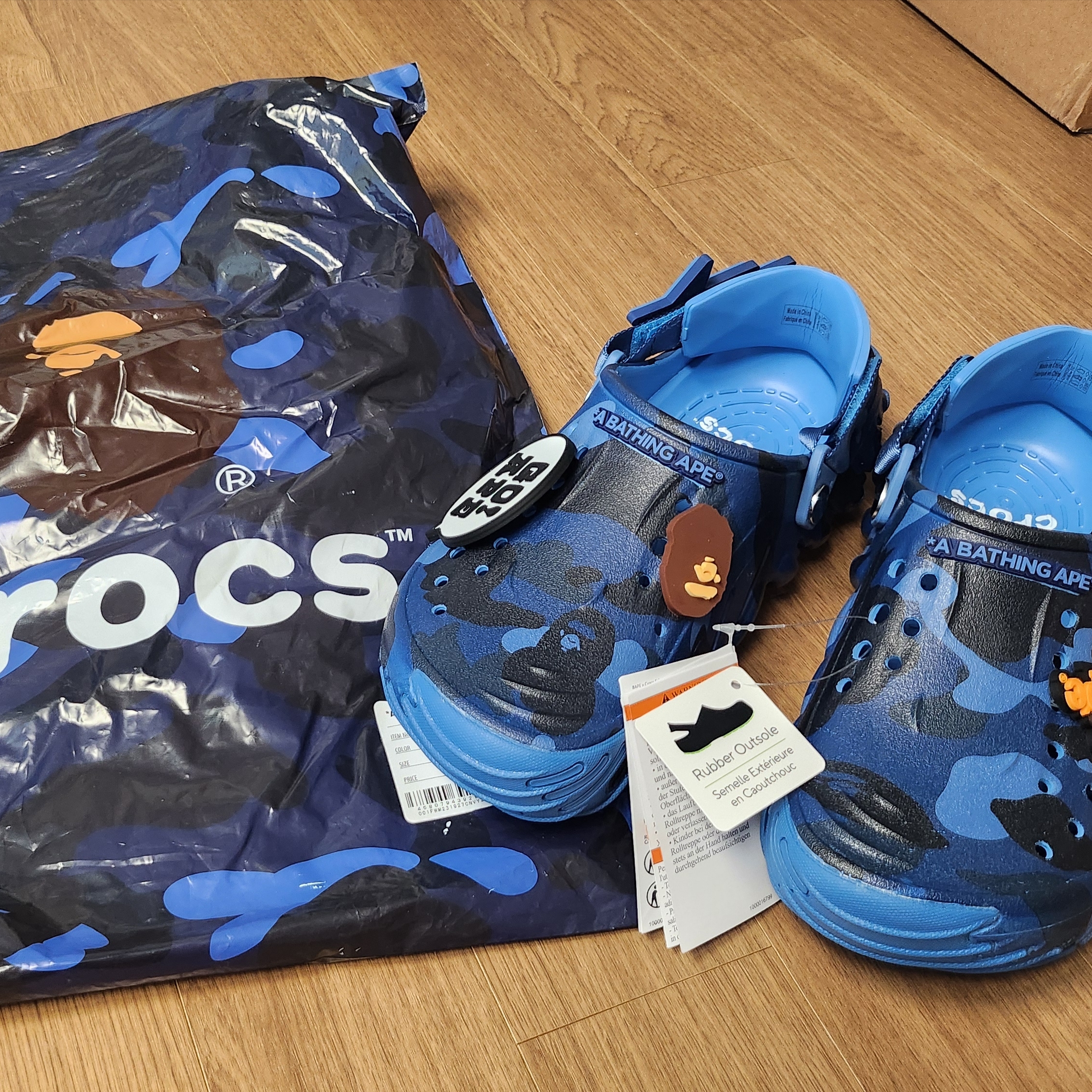 Crocs x BAPE Echo RO Clog Navy 착용 스타일 - 1