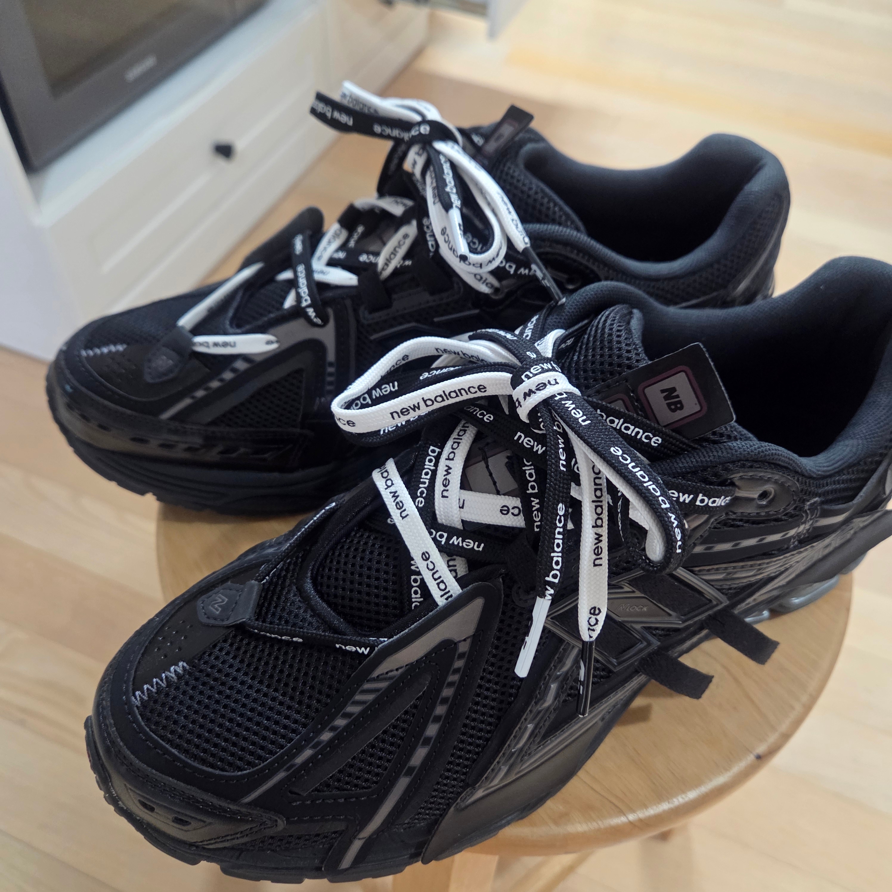 New Balance 1906A Black 착용 스타일 - 2