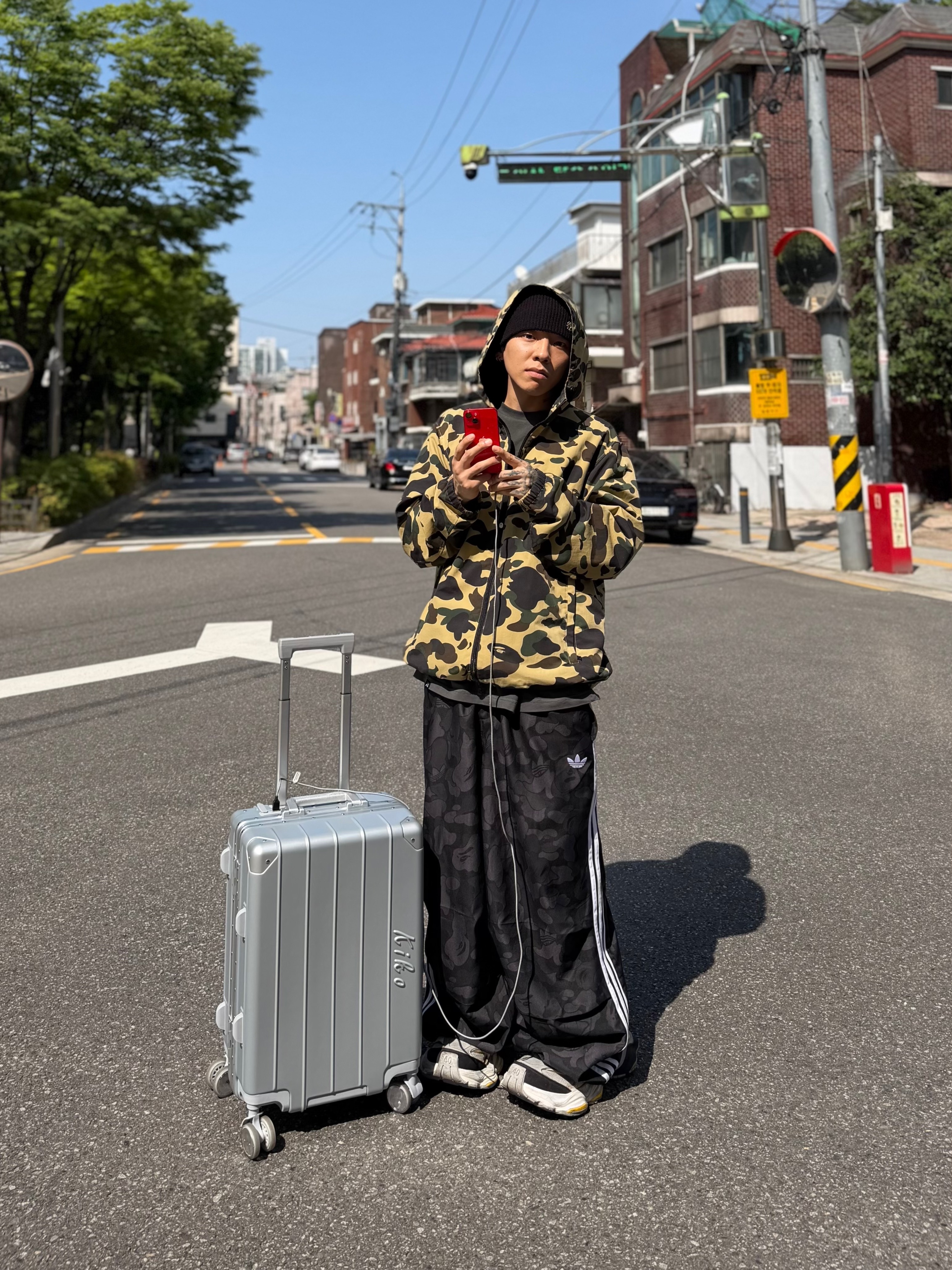 Adidas x BAPE Jacquard Pants Black - KR Sizing, Balenciaga Cargo Sneakers White Grey Orange Blue 착용 스타일 - 3