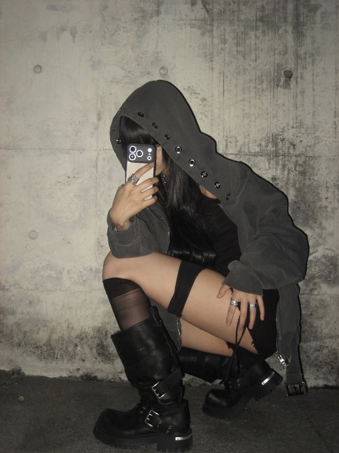 VOONT Cut Out Garter Sleeveless (BLACK), VOONT Eyelet Belt Hood Zip-up (CHARCOAL) 착용 스타일 - 7