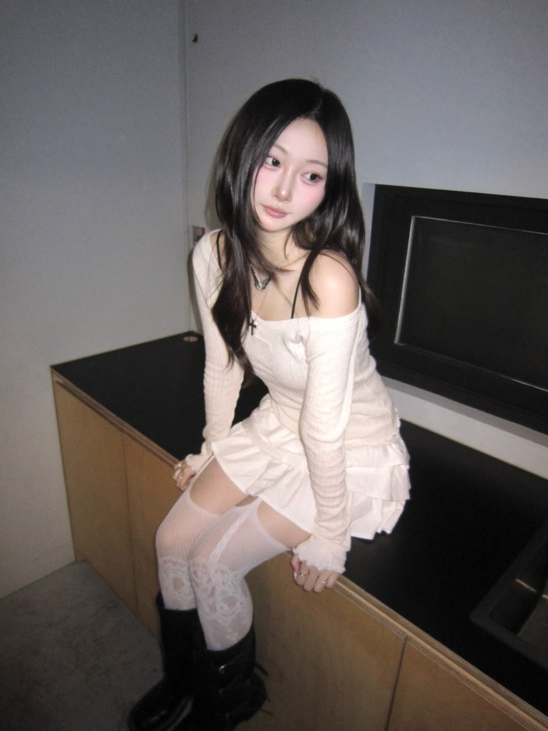 Rosefrantz Lace Label V-Neck Long Sleeve [Ivory], Rosefrantz Rose Cancan Mini Skirt [White] 착용 스타일 - 4