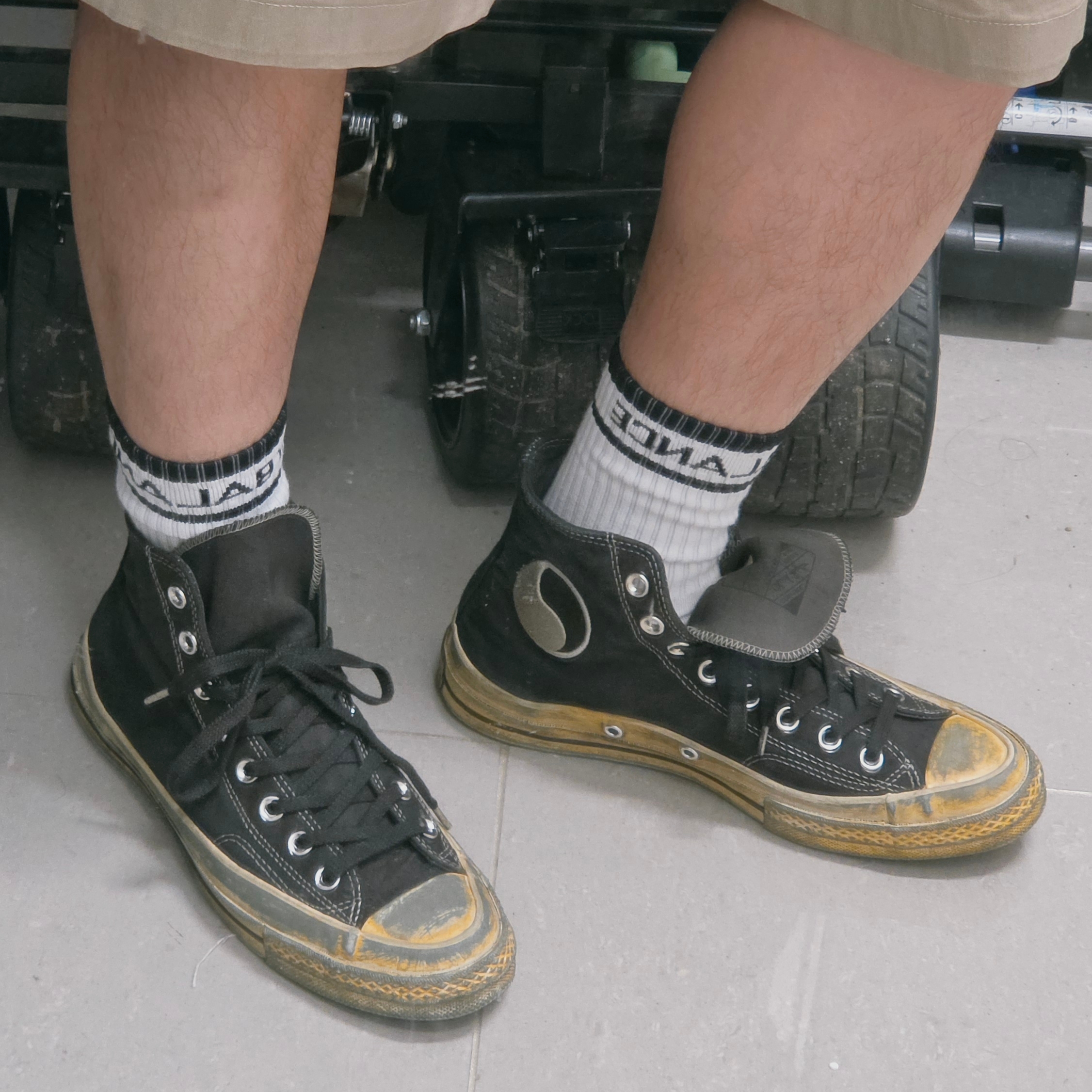 Converse x Our Legacy Workshop Chuck 70 Black 착용 스타일 - 3