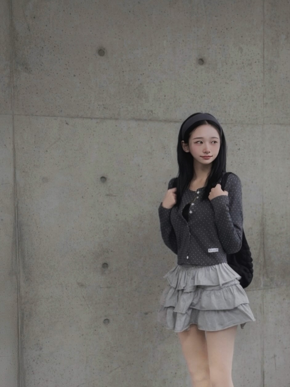 Rosefrantz Dot Button Point Cardigan [Charcoal] 착용 스타일 - 2