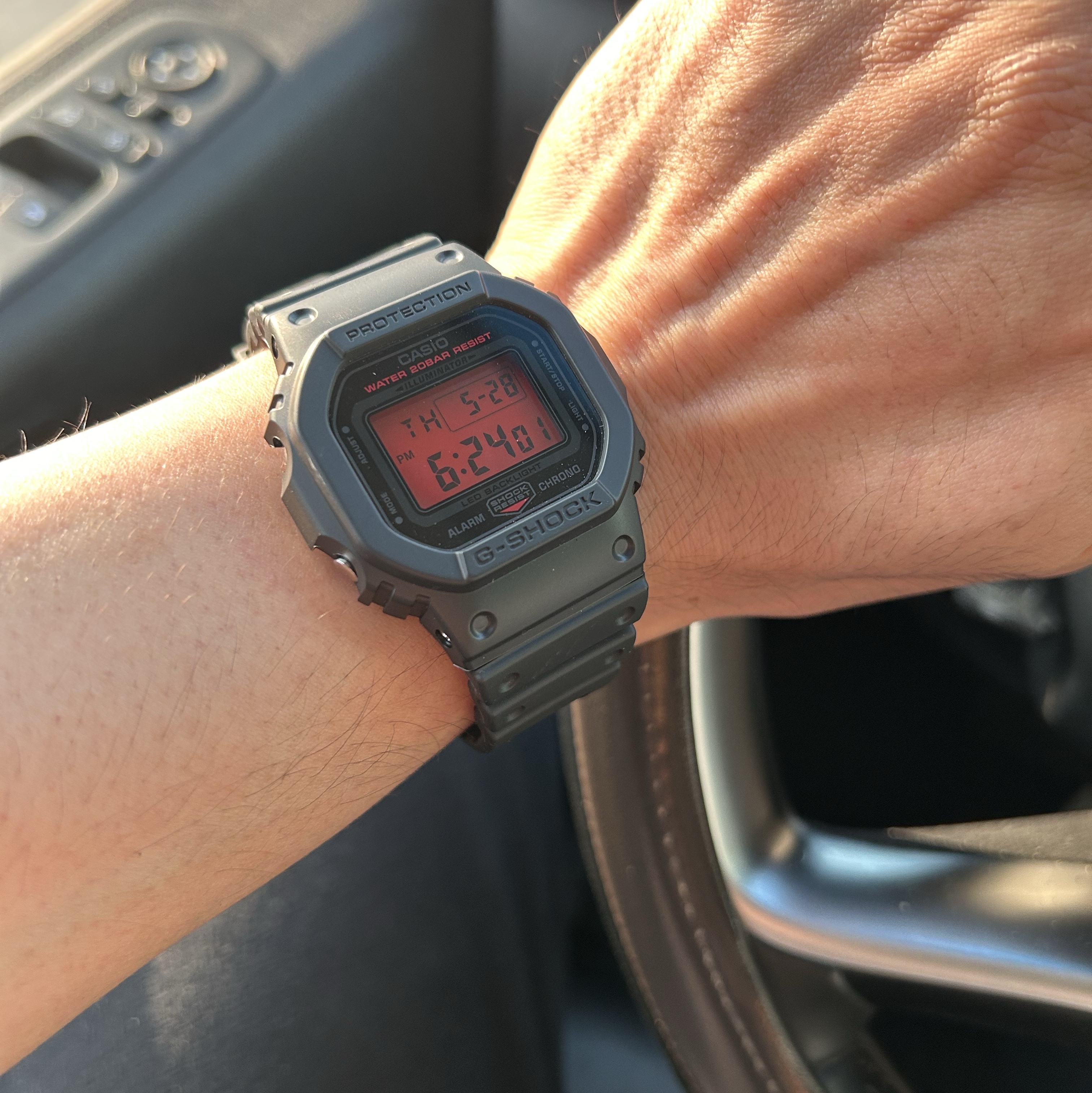 Casio G-Shock DW-5600BBR-1 착용 스타일