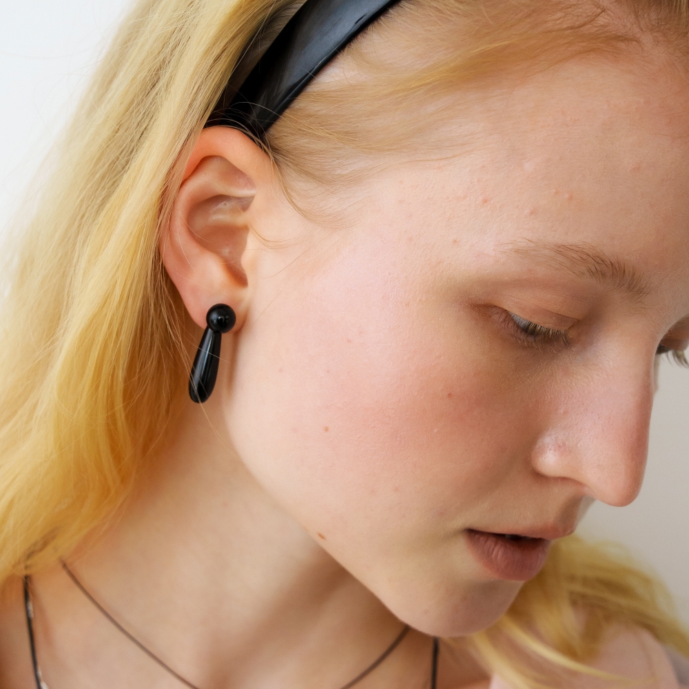 러브미몬스터 슬림 원석 드롭 귀걸이 블랙(lovememonster Slim Gem Drops Earrings BLACK) - 2