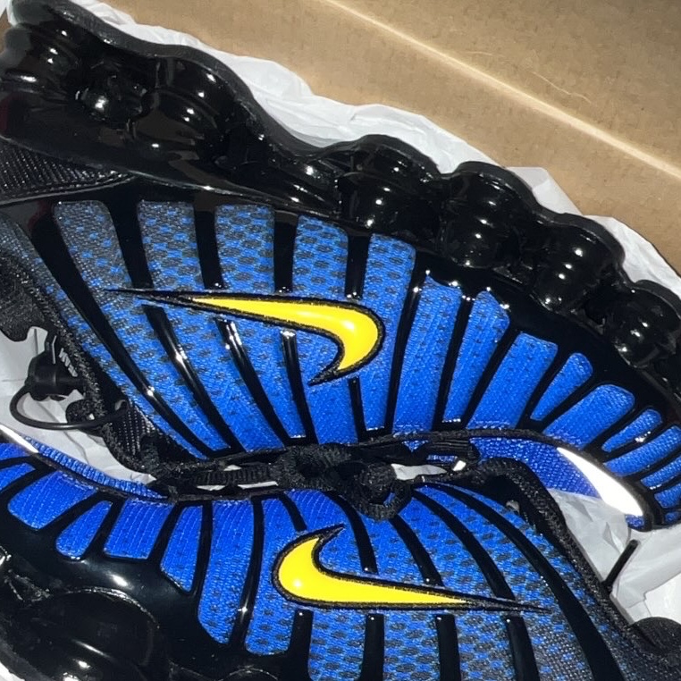 Nike Shox TL Black Varsity Maize 착용 스타일