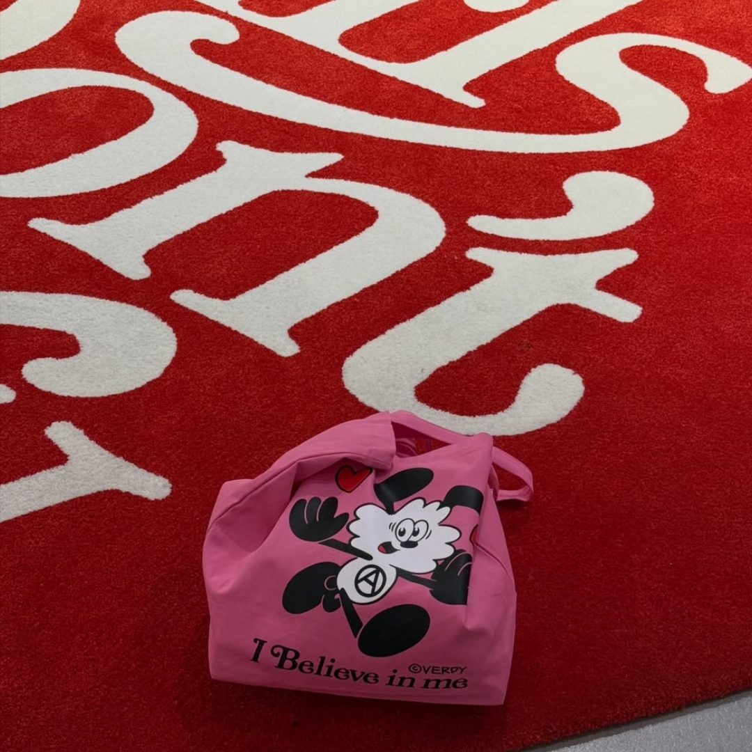 Verdy x Lotte Museum Toet Bag Pink 착용 스타일 - 1