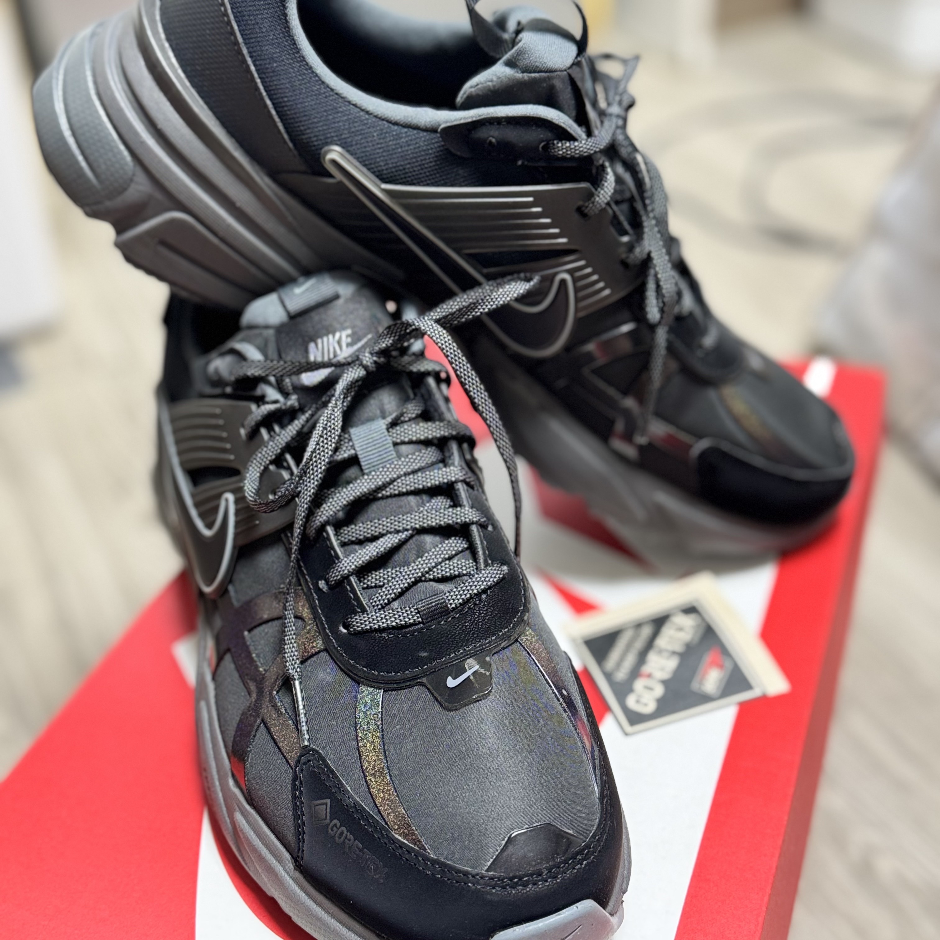 (W) Nike V2K Run Gore-Tex Black Iron Grey 착용 스타일