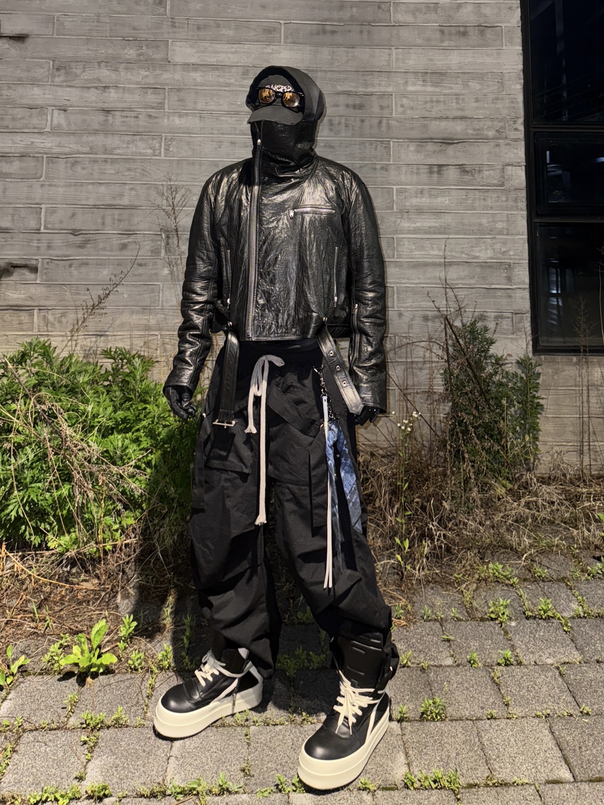 Rick Owens Hollywood Mega Bumper Geobasket in Full Grain Calf Leather Black Milk, Rick Owens Mega Bumper Geobasket Black Milk 착용 스타일 - 3