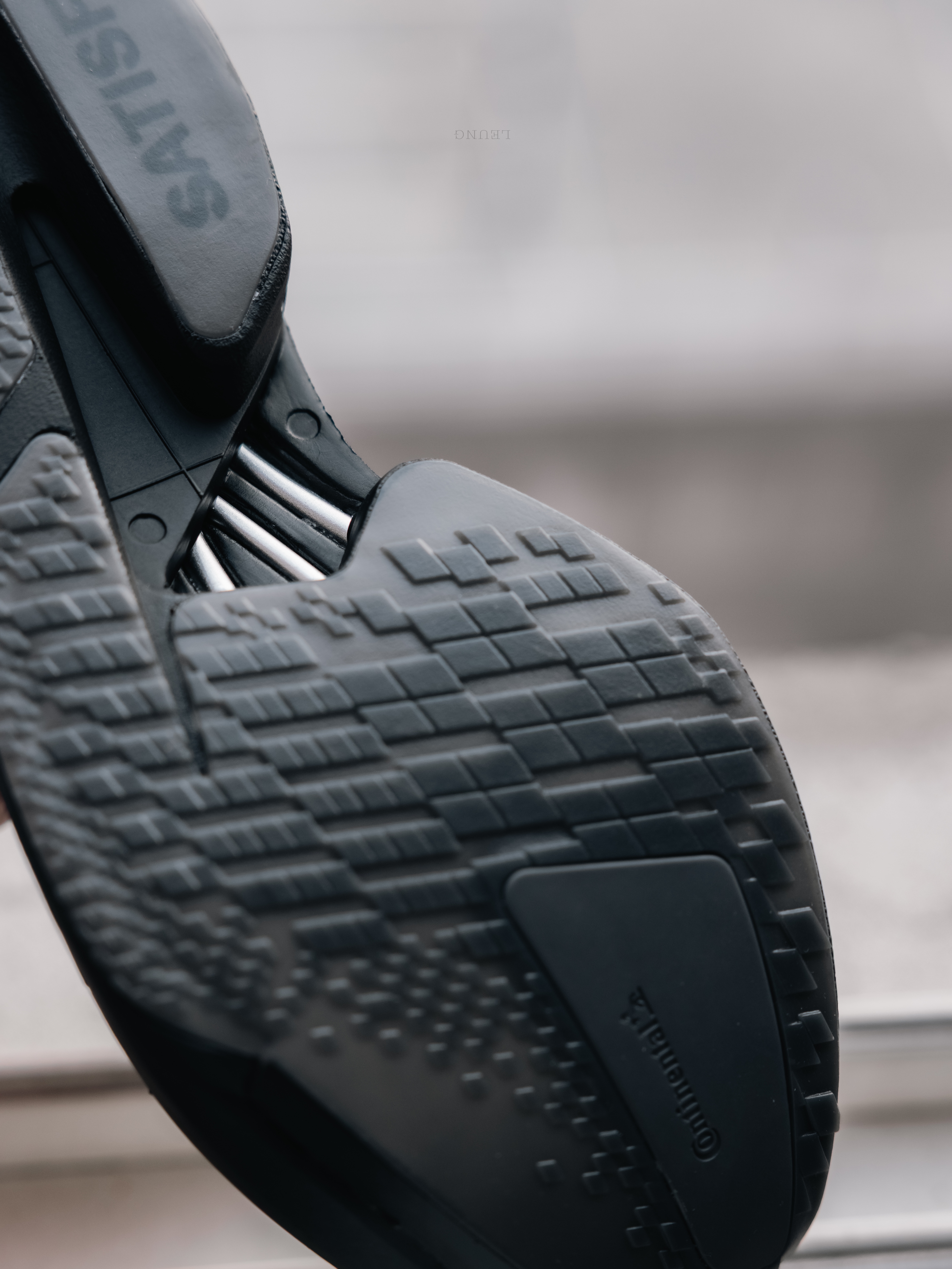 (W) Adidas x Satisfy Adizero Adios Pro 4 Core Black Night Metallic, Adidas x Satisfy Adizero Adios Pro 4 Core Black Grey Five 착용 스타일 - 6